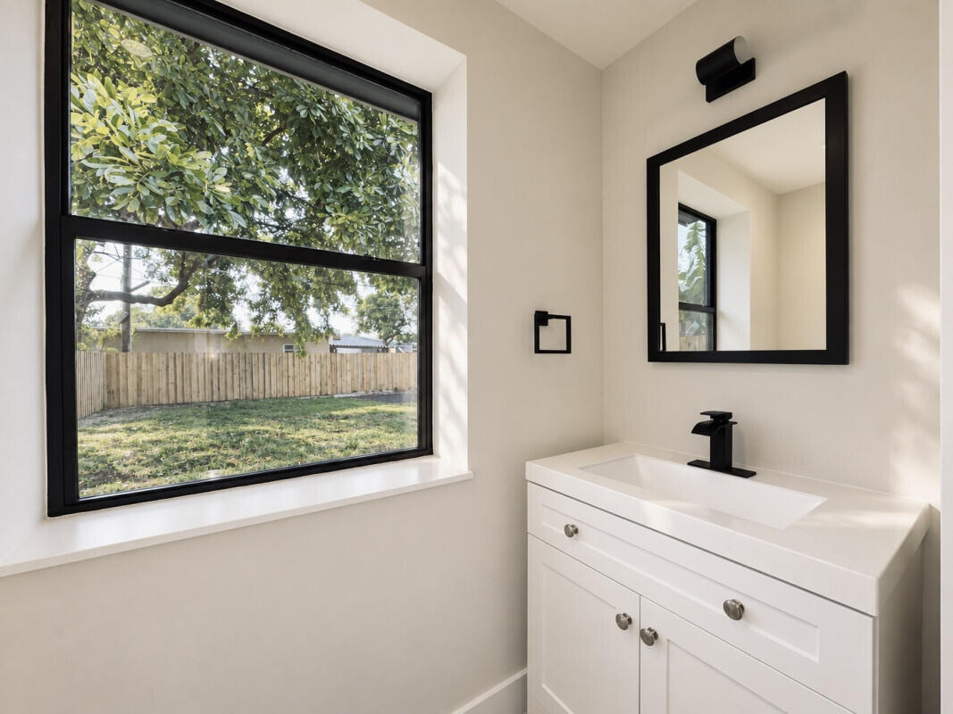 1142 Chateau Park Drive Property Photo 6