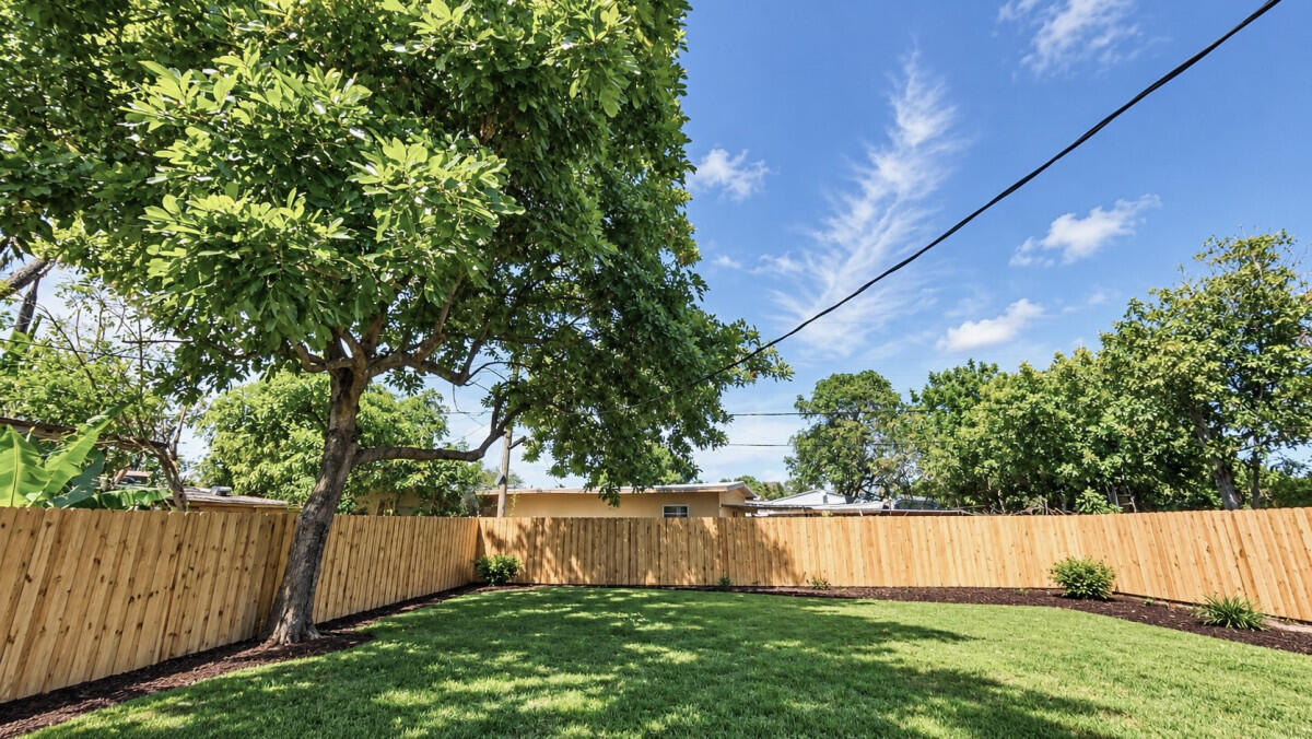 1142 Chateau Park Drive Property Photo 17