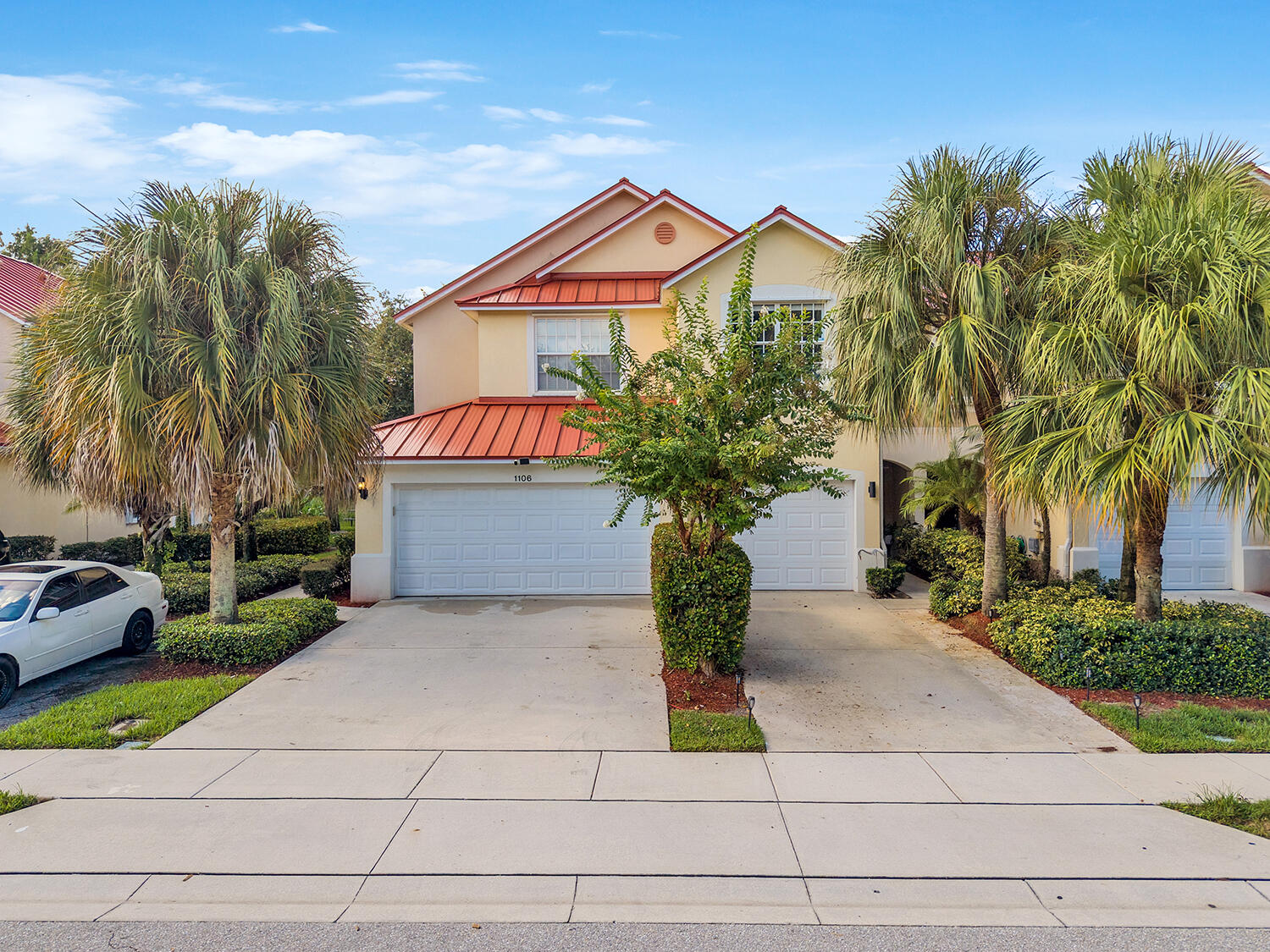 1106 Pinewood Lake Court Property Photo 1