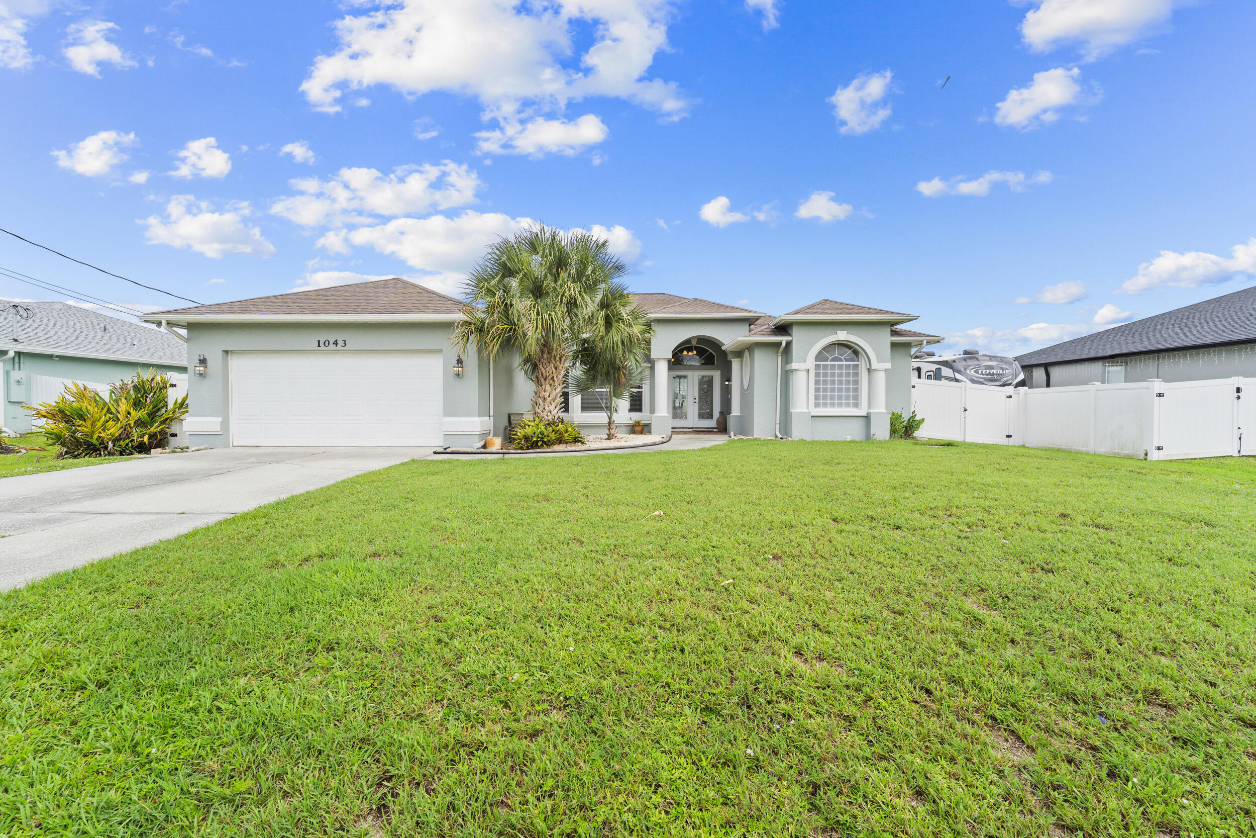 1043 Sw Idol Avenue Property Photo 3