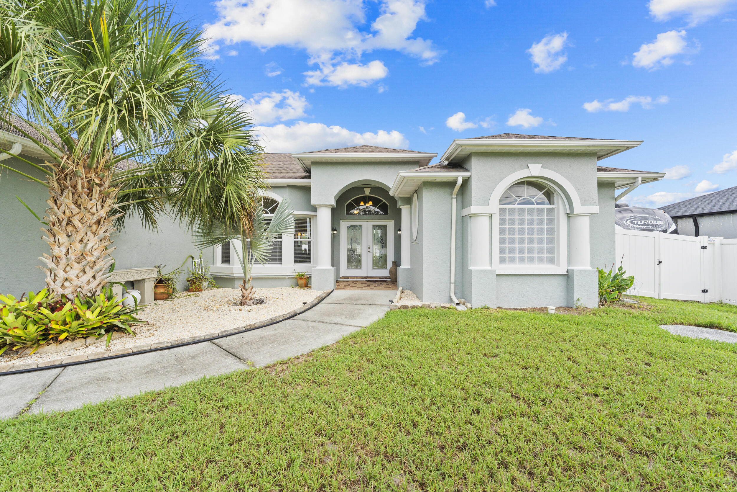 1043 Sw Idol Avenue Property Photo 4
