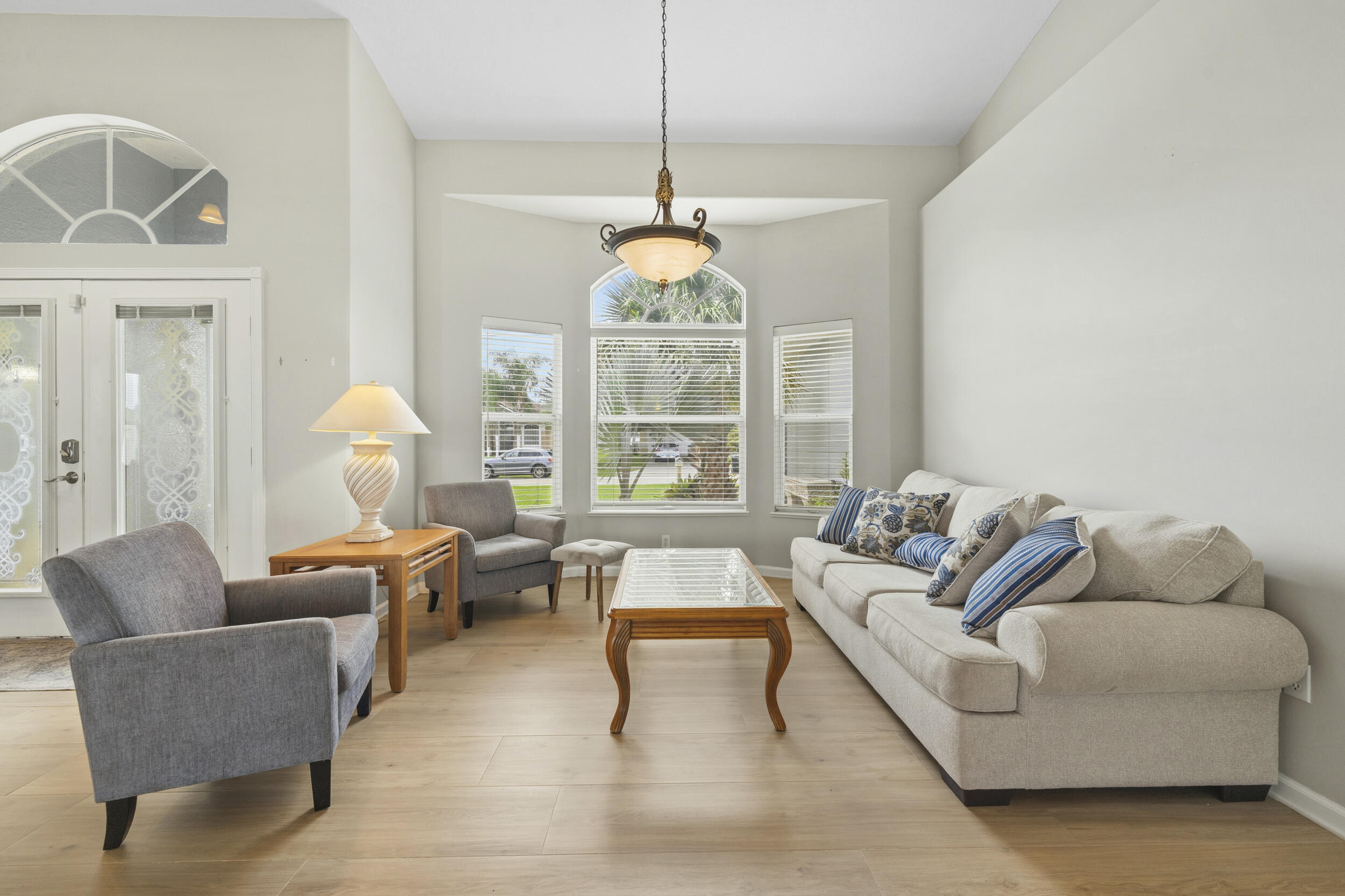 1043 Sw Idol Avenue Property Photo 6