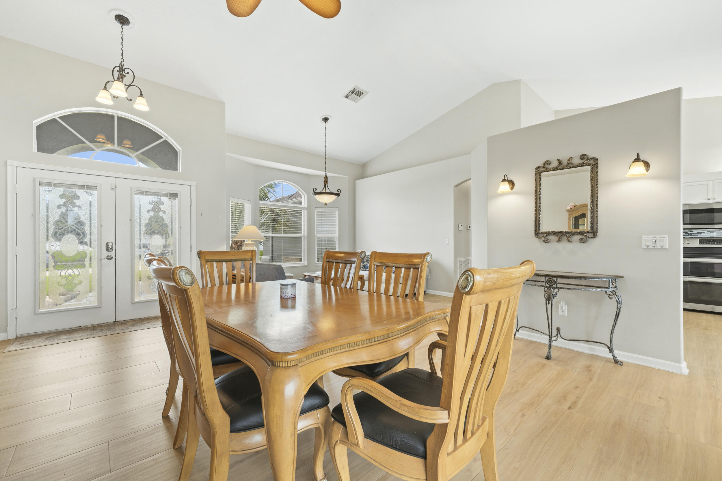 1043 Sw Idol Avenue Property Photo 9