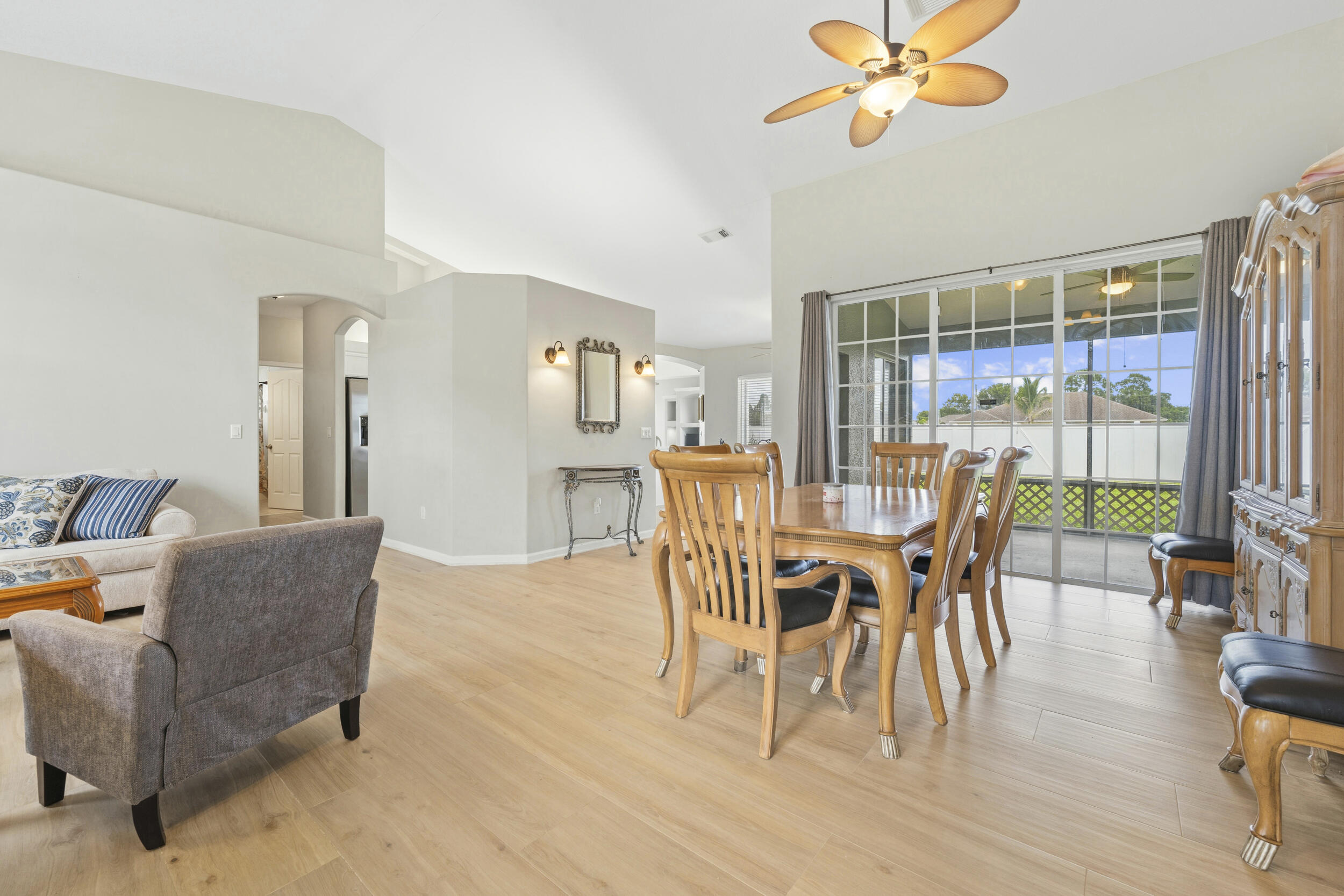 1043 Sw Idol Avenue Property Photo 10