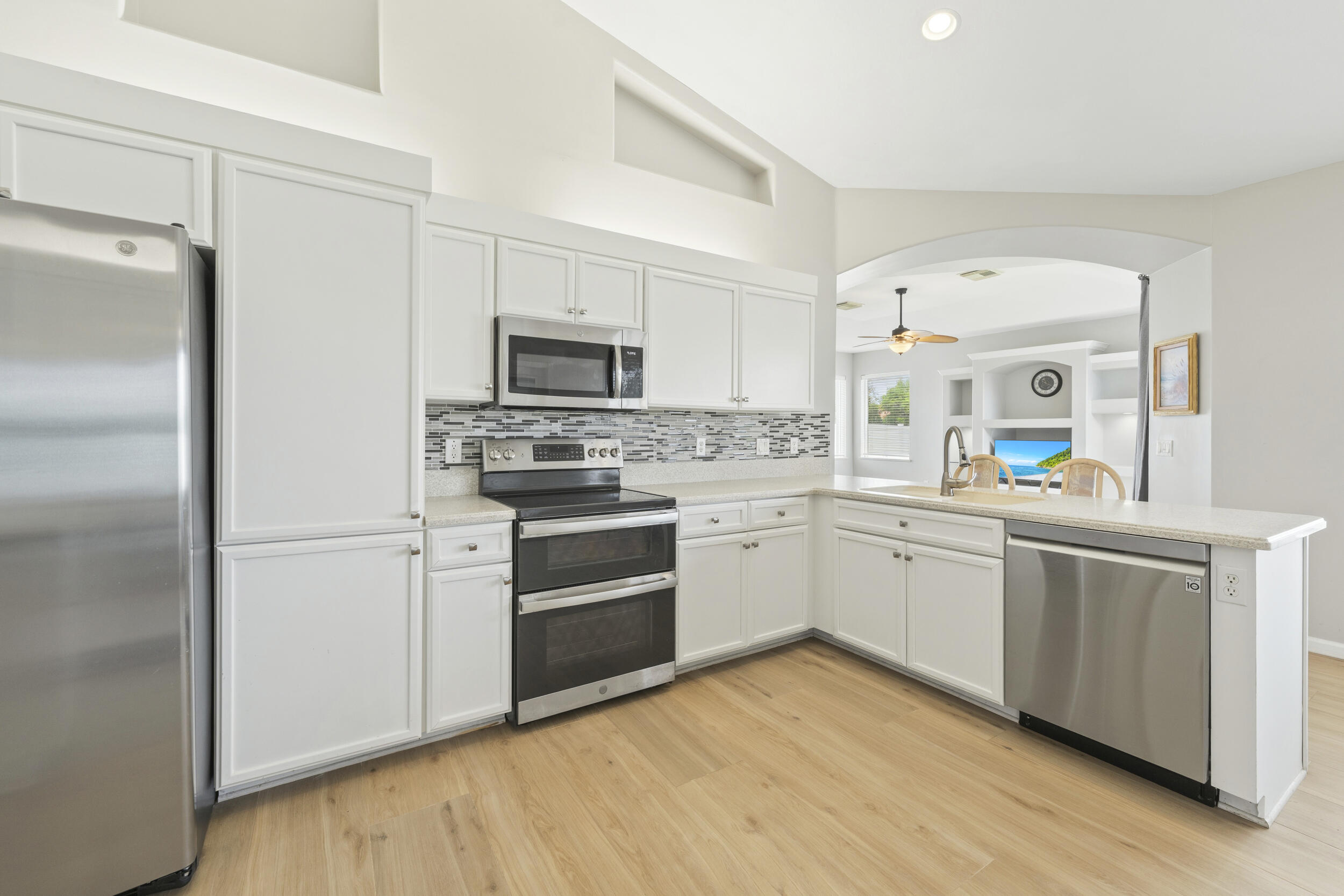 1043 Sw Idol Avenue Property Photo 11