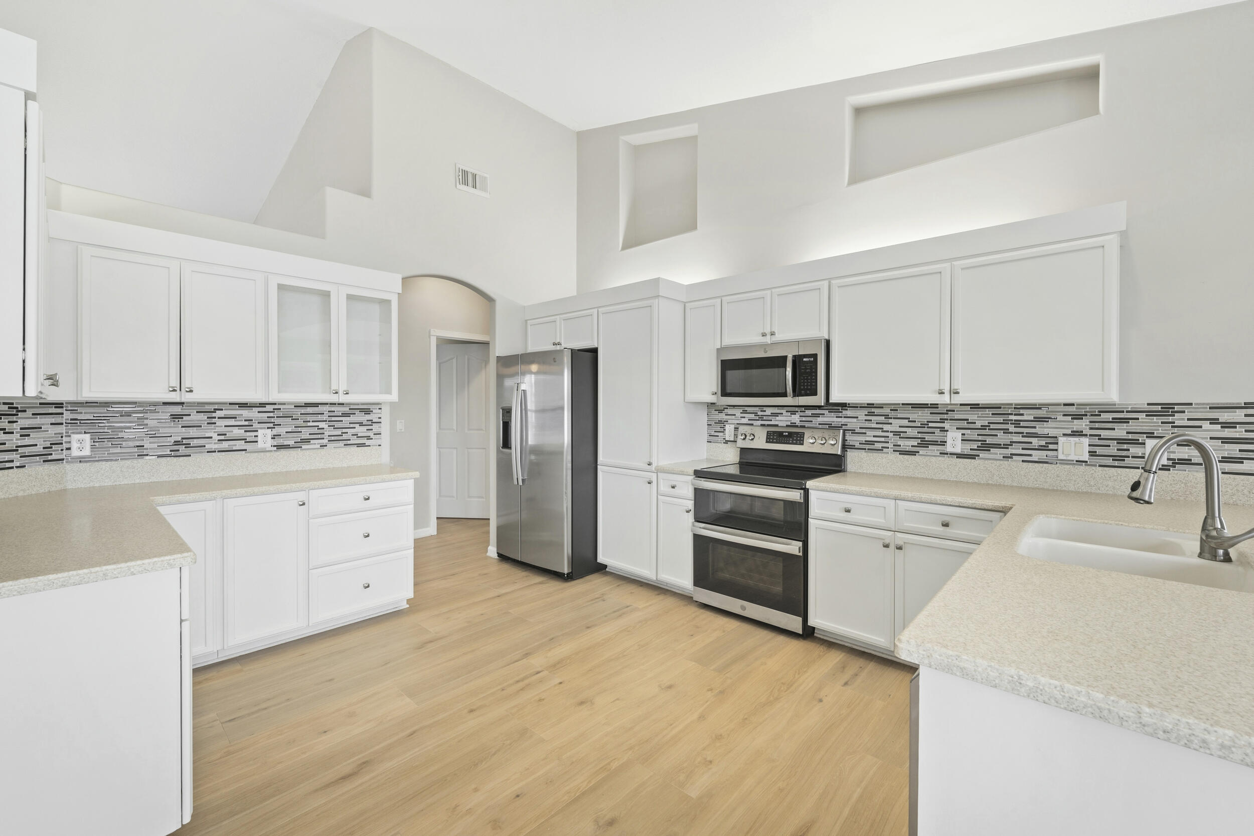 1043 Sw Idol Avenue Property Photo 13