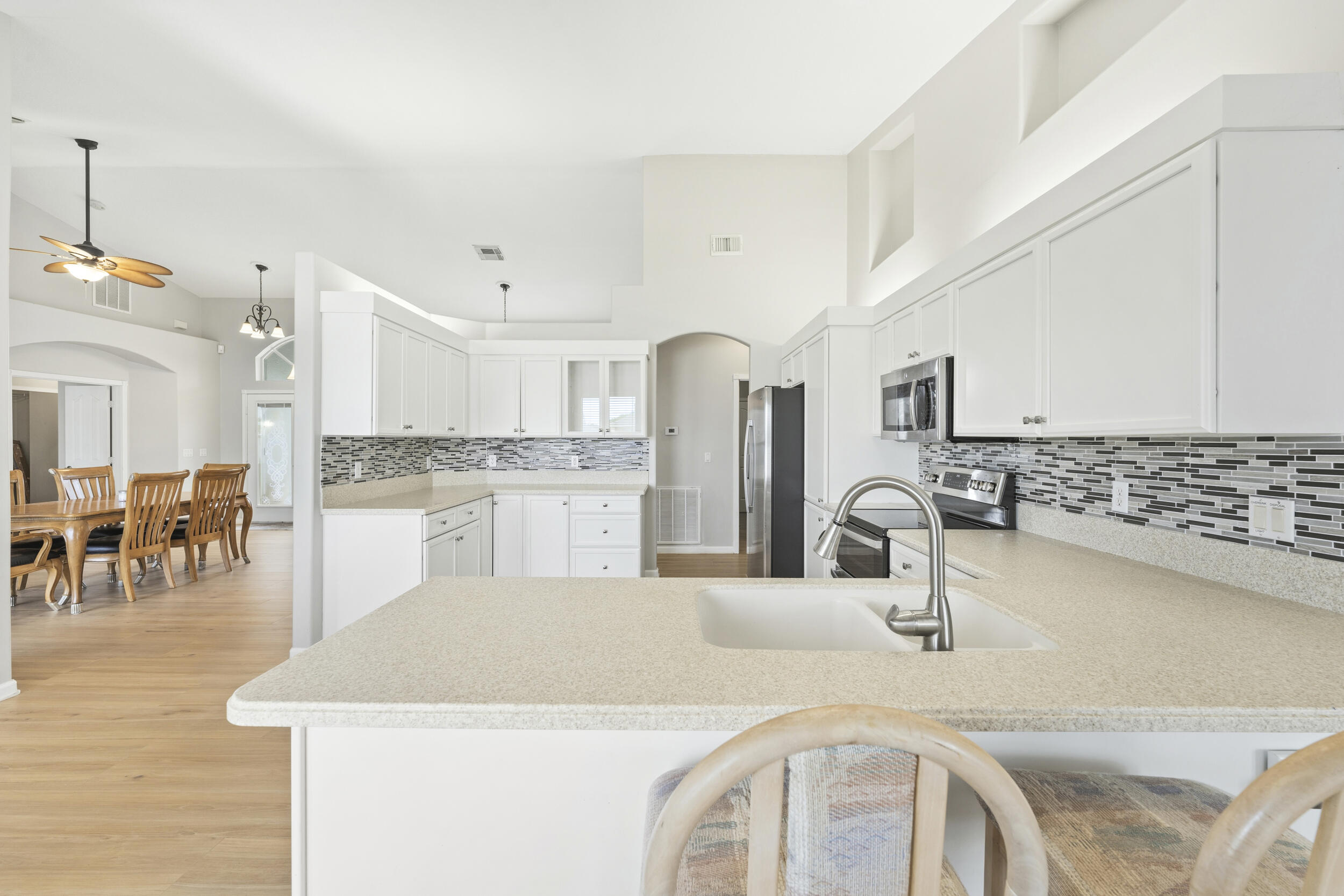 1043 Sw Idol Avenue Property Photo 14
