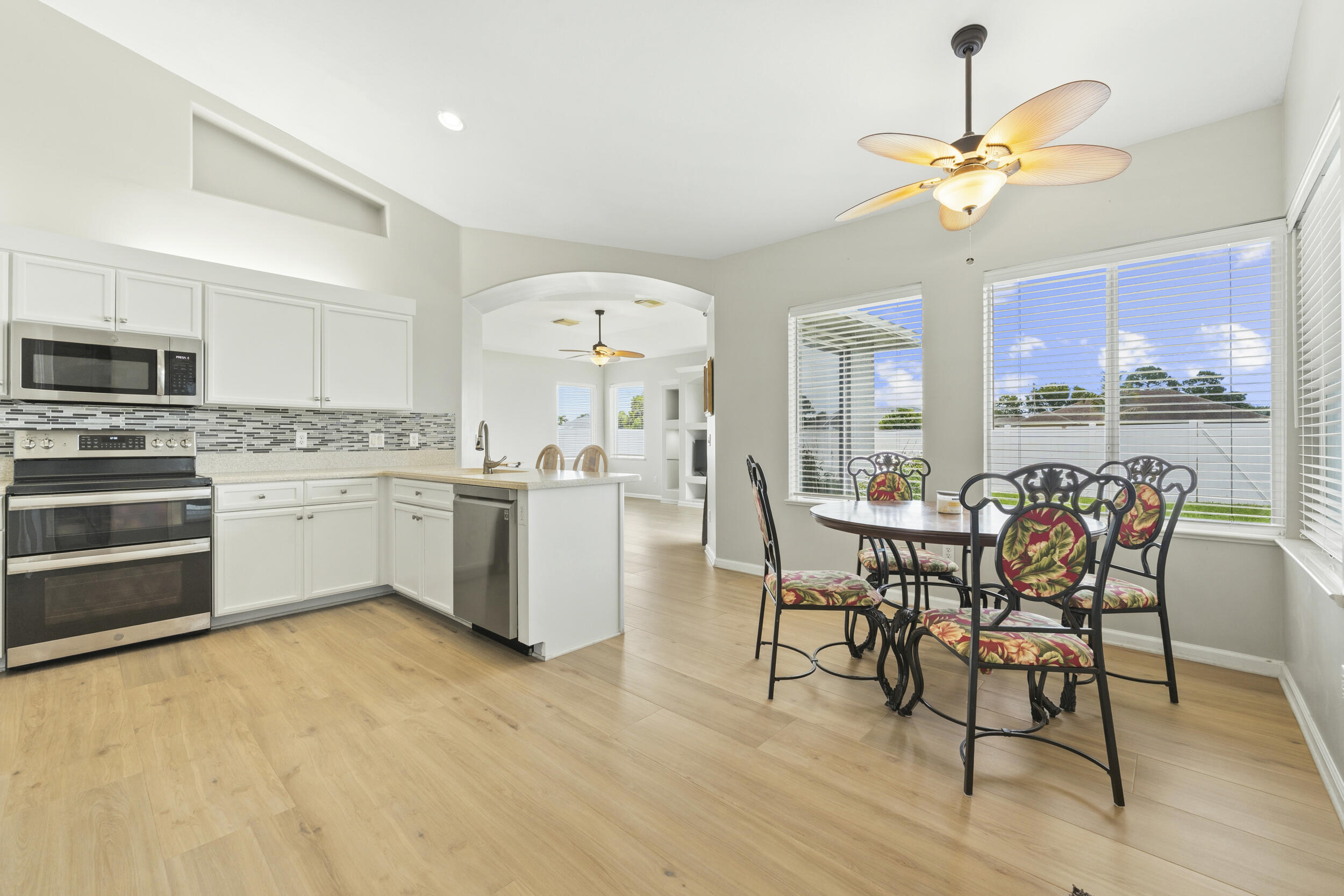 1043 Sw Idol Avenue Property Photo 15