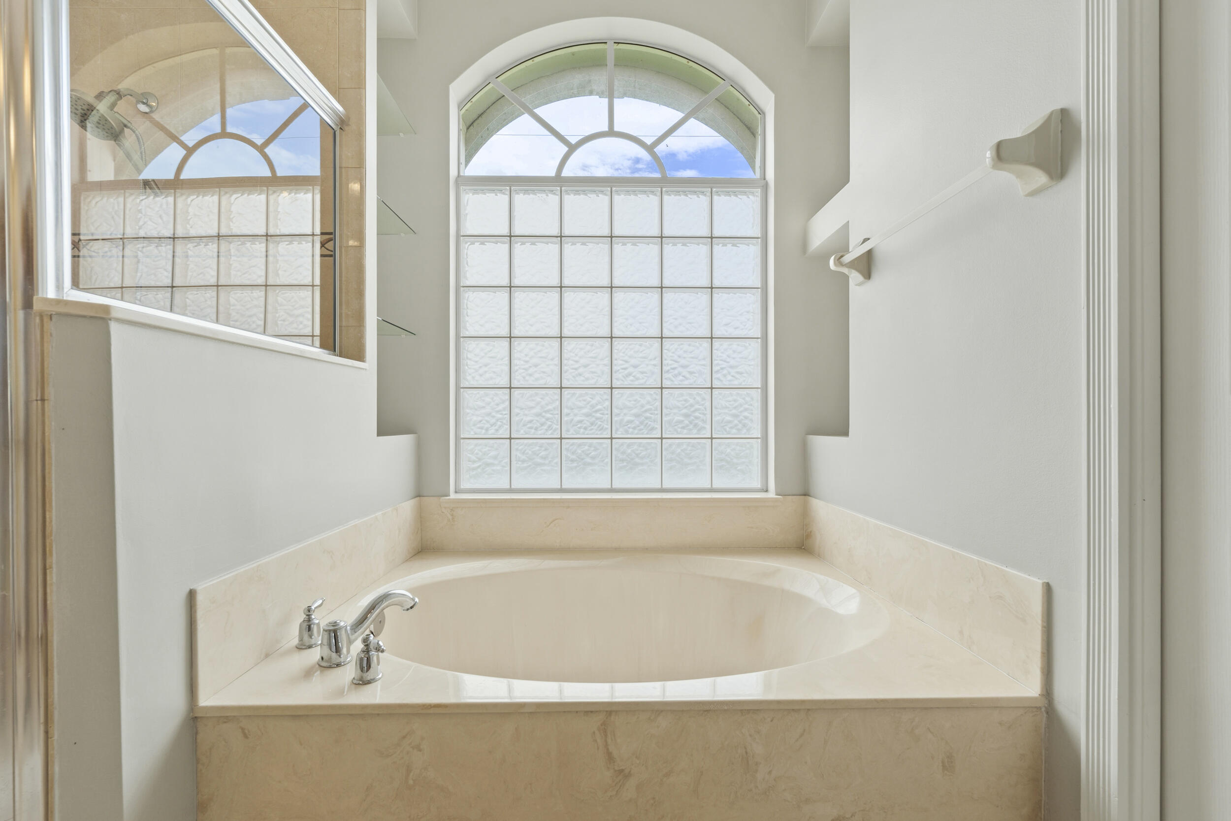 1043 Sw Idol Avenue Property Photo 22