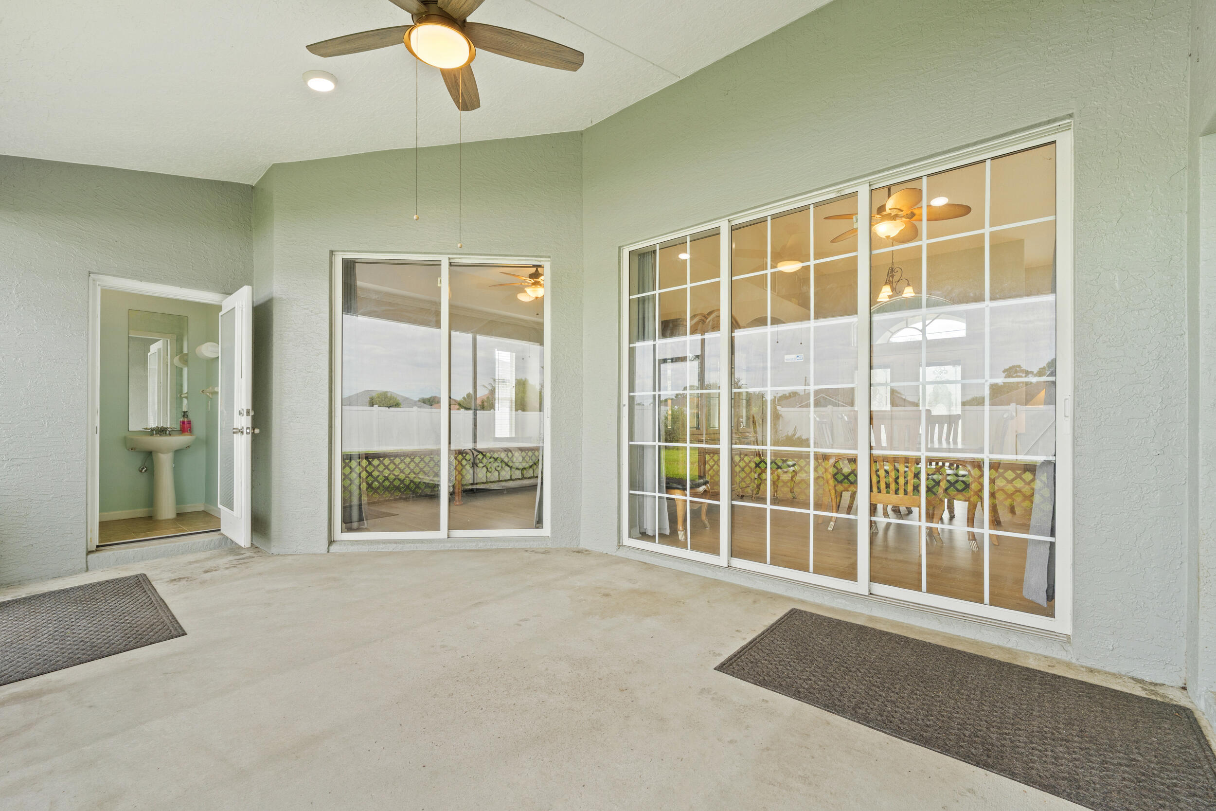 1043 Sw Idol Avenue Property Photo 35