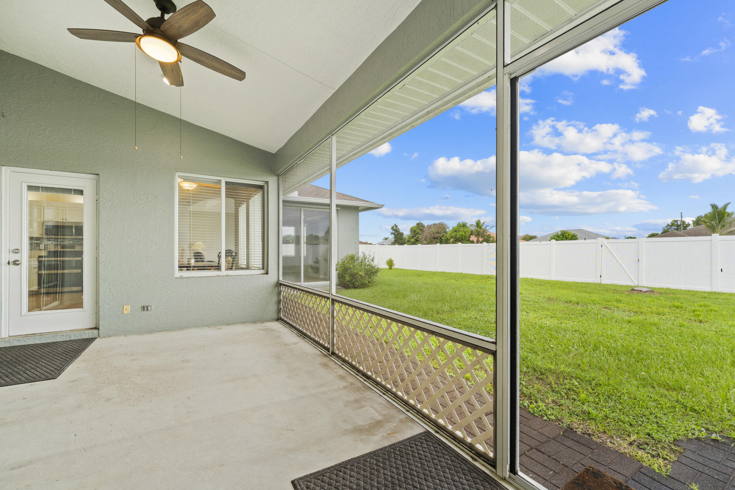 1043 Sw Idol Avenue Property Photo 36