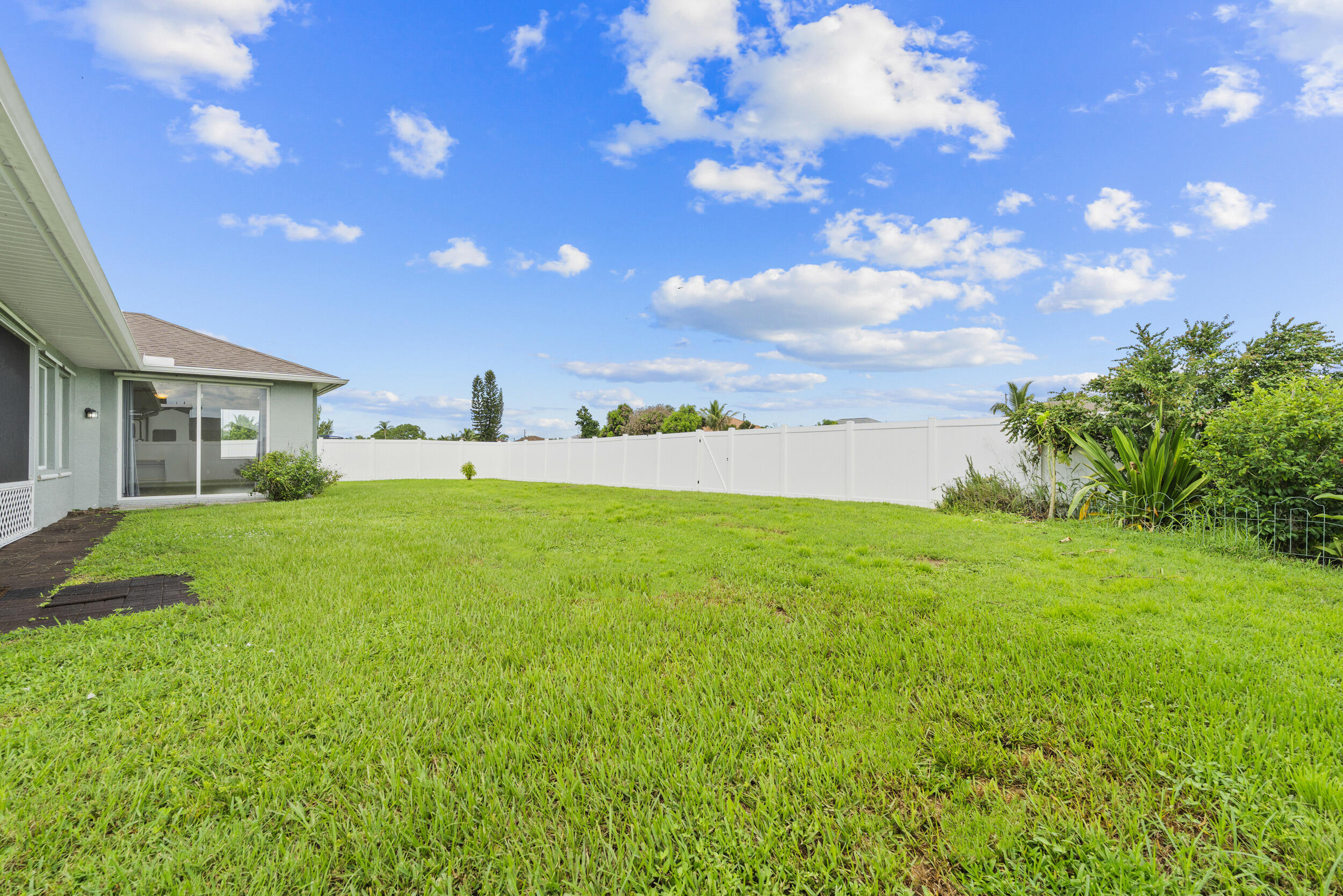 1043 Sw Idol Avenue Property Photo 38
