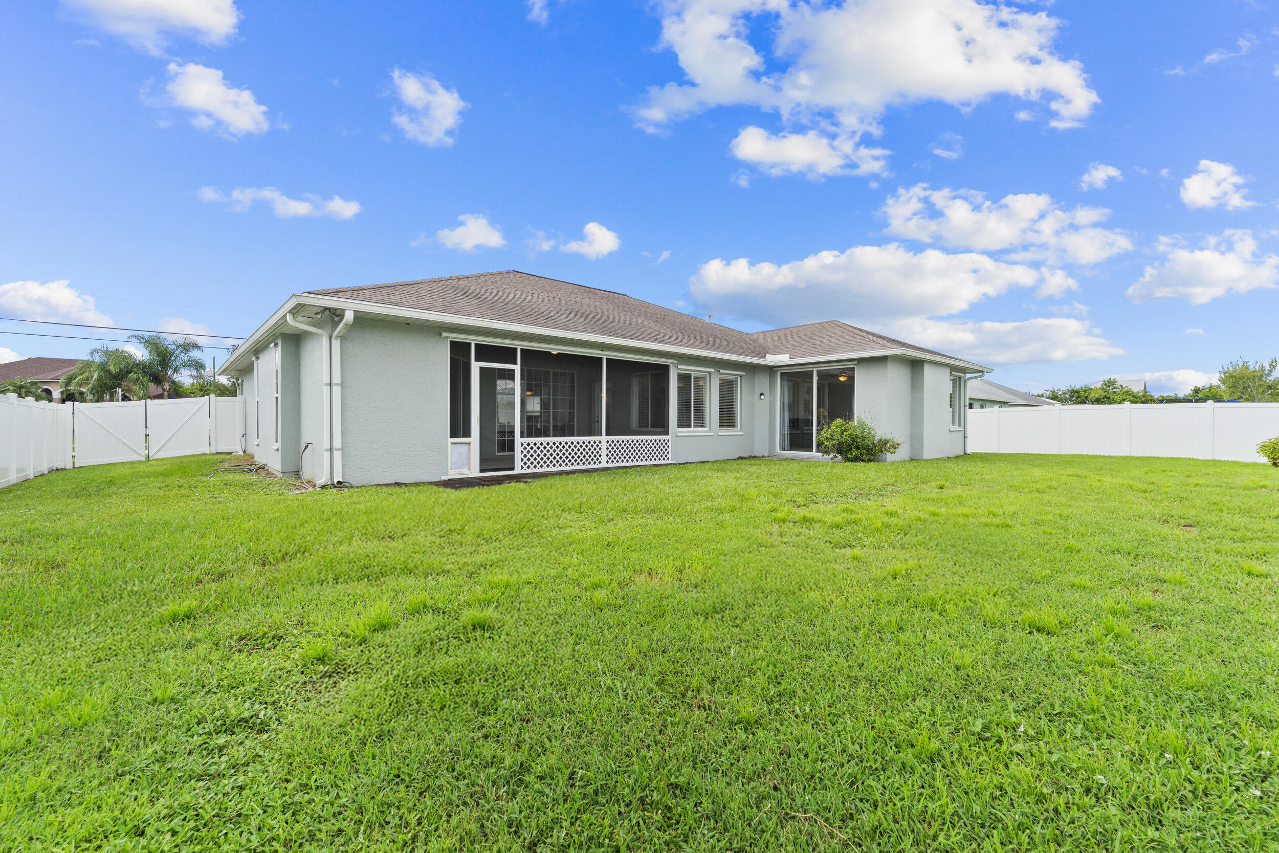 1043 Sw Idol Avenue Property Photo 39