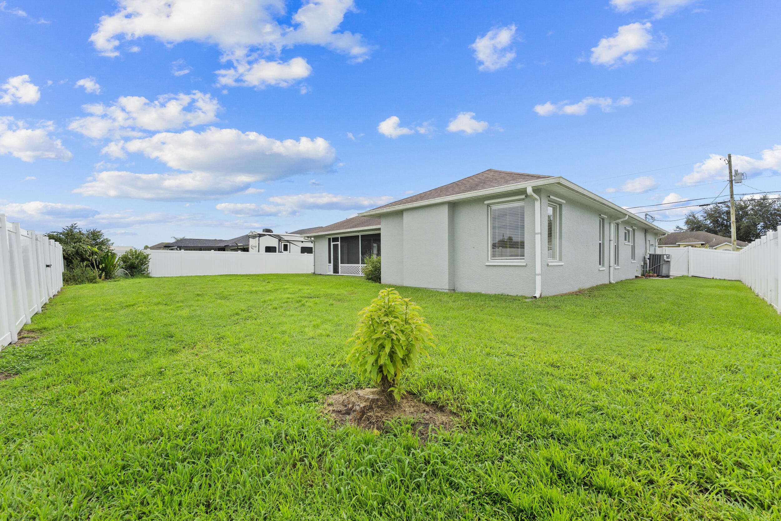 1043 Sw Idol Avenue Property Photo 41