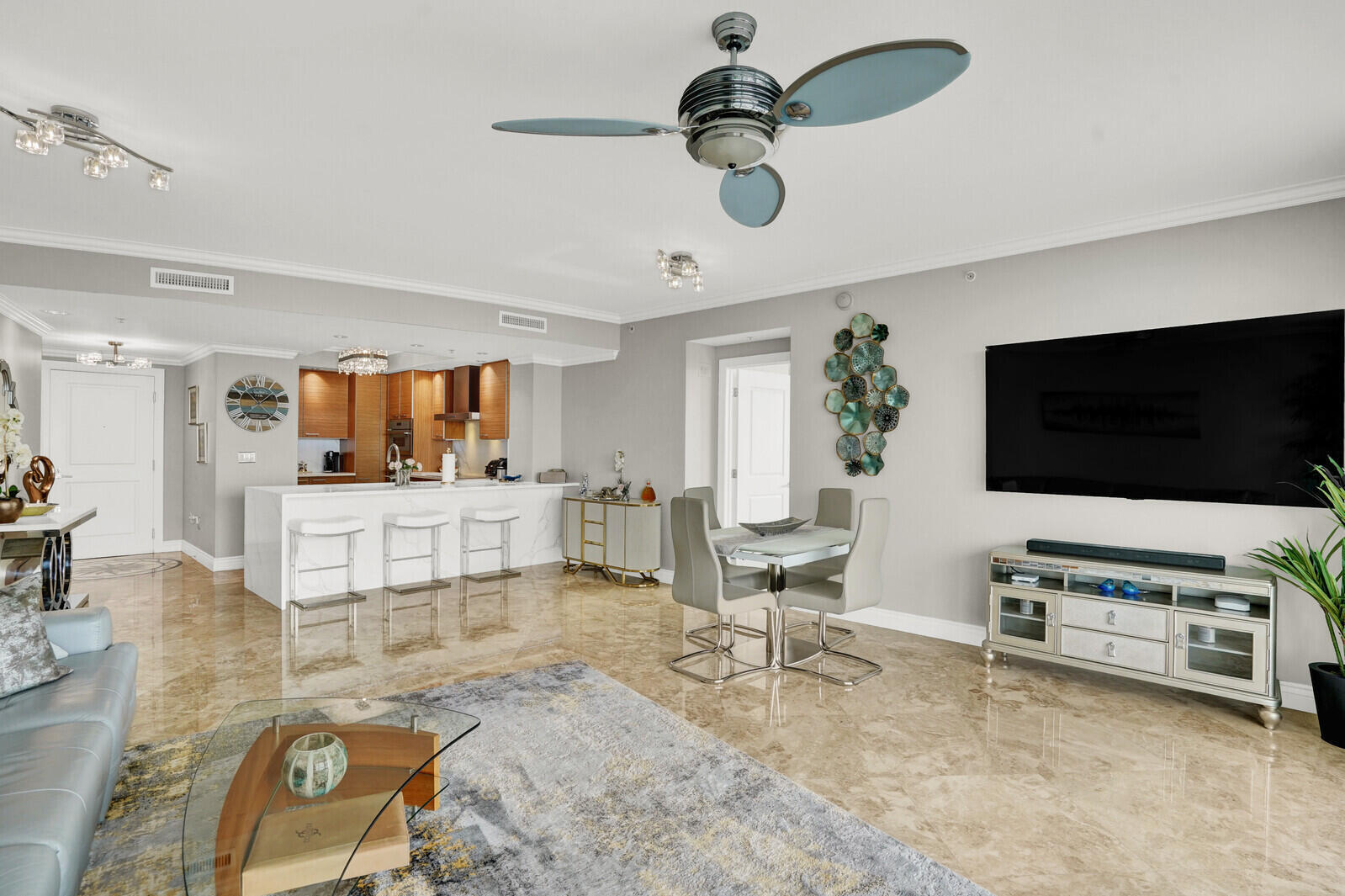 1 N Ocean Boulevard 814 Property Photo 6