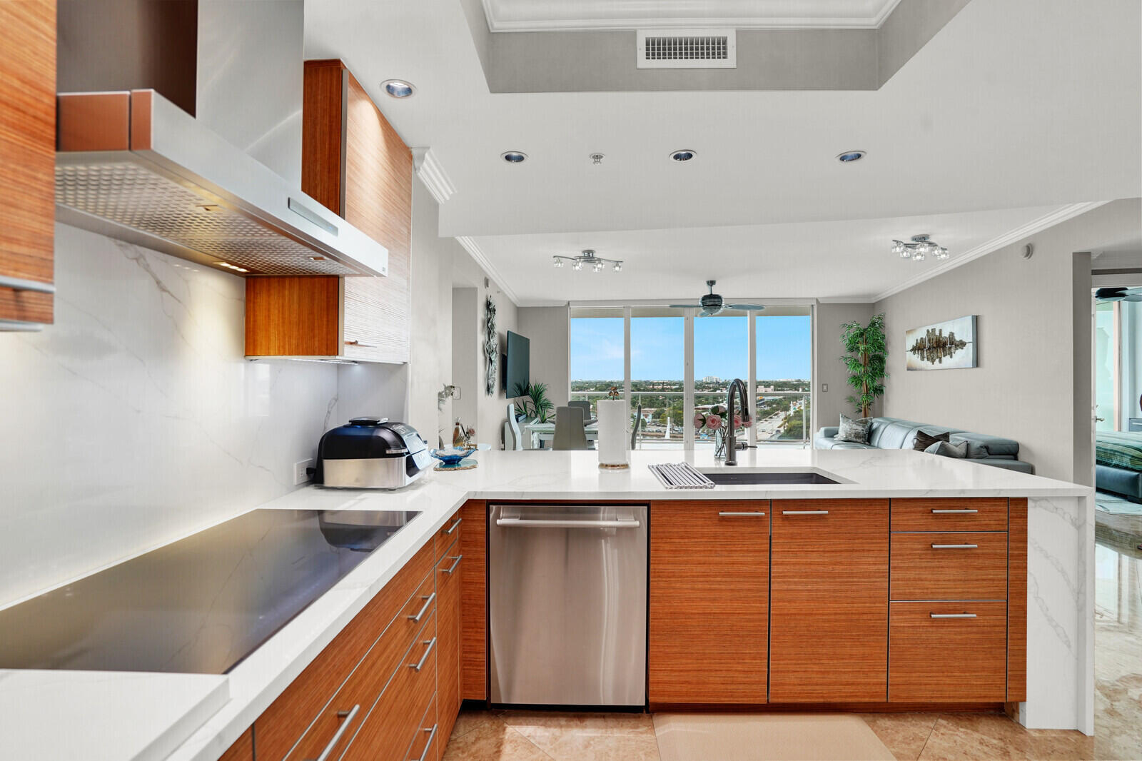 1 N Ocean Boulevard 814 Property Photo 13