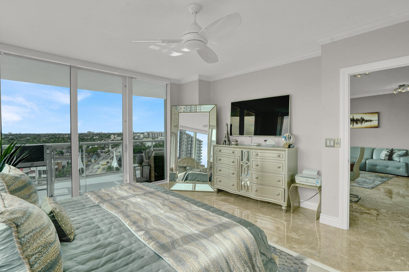 1 N Ocean Boulevard 814 Property Photo 30