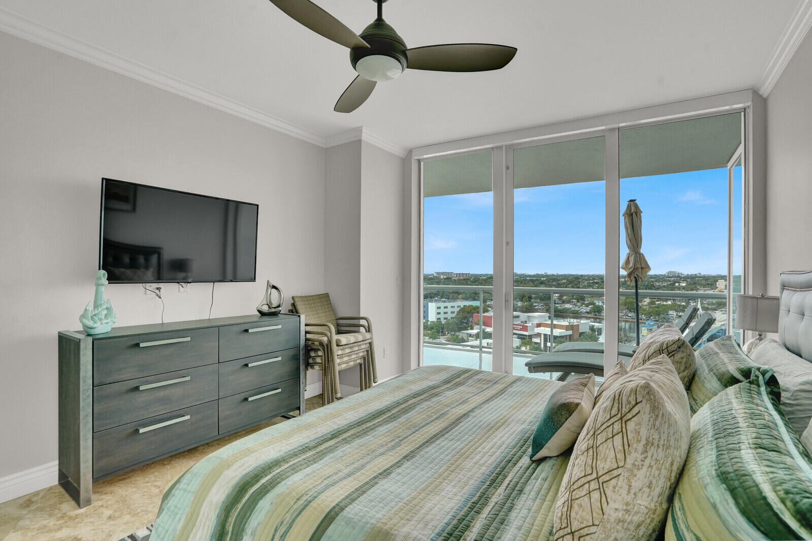 1 N Ocean Boulevard 814 Property Photo 38