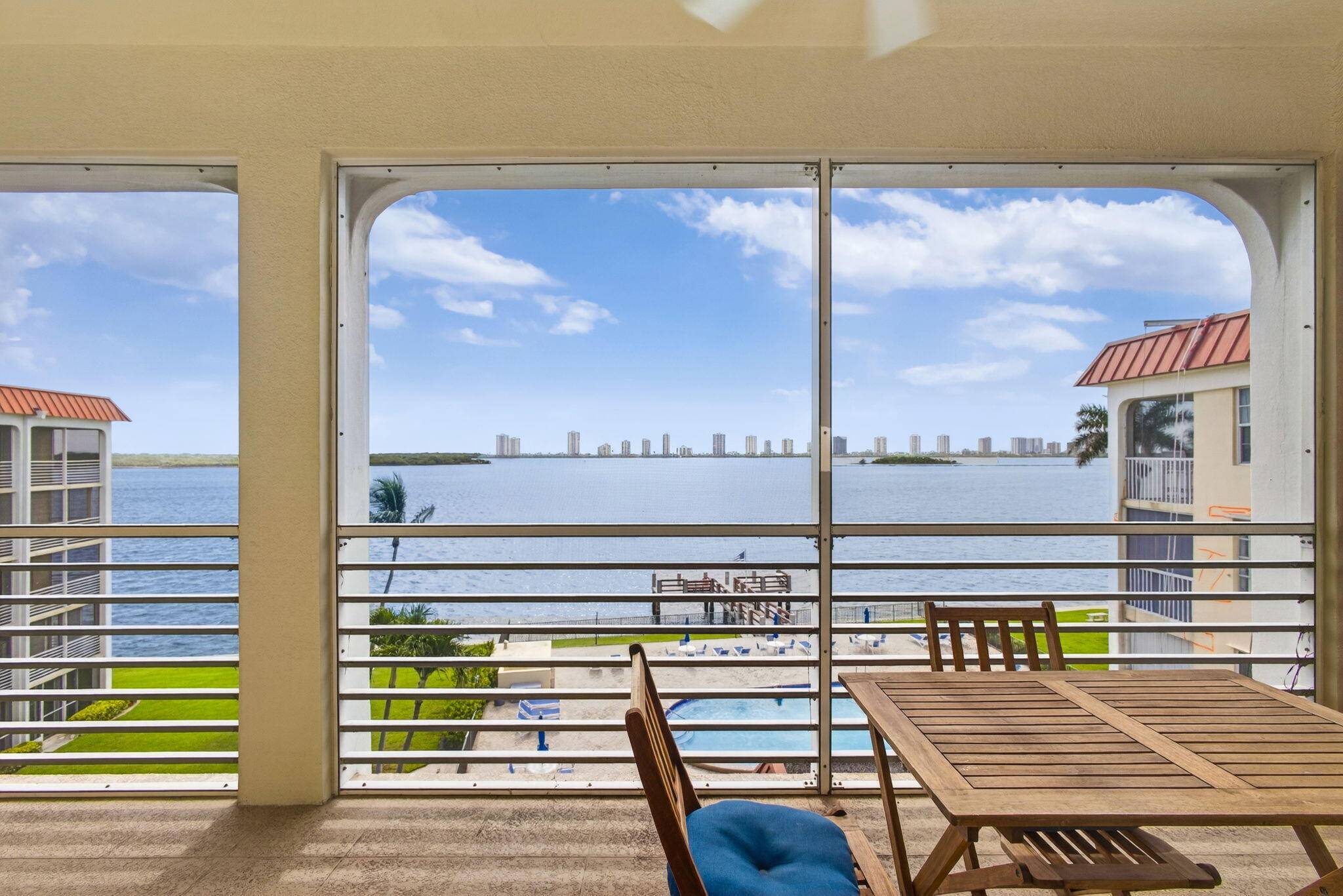 105 Paradise Harbour Boulevard 501