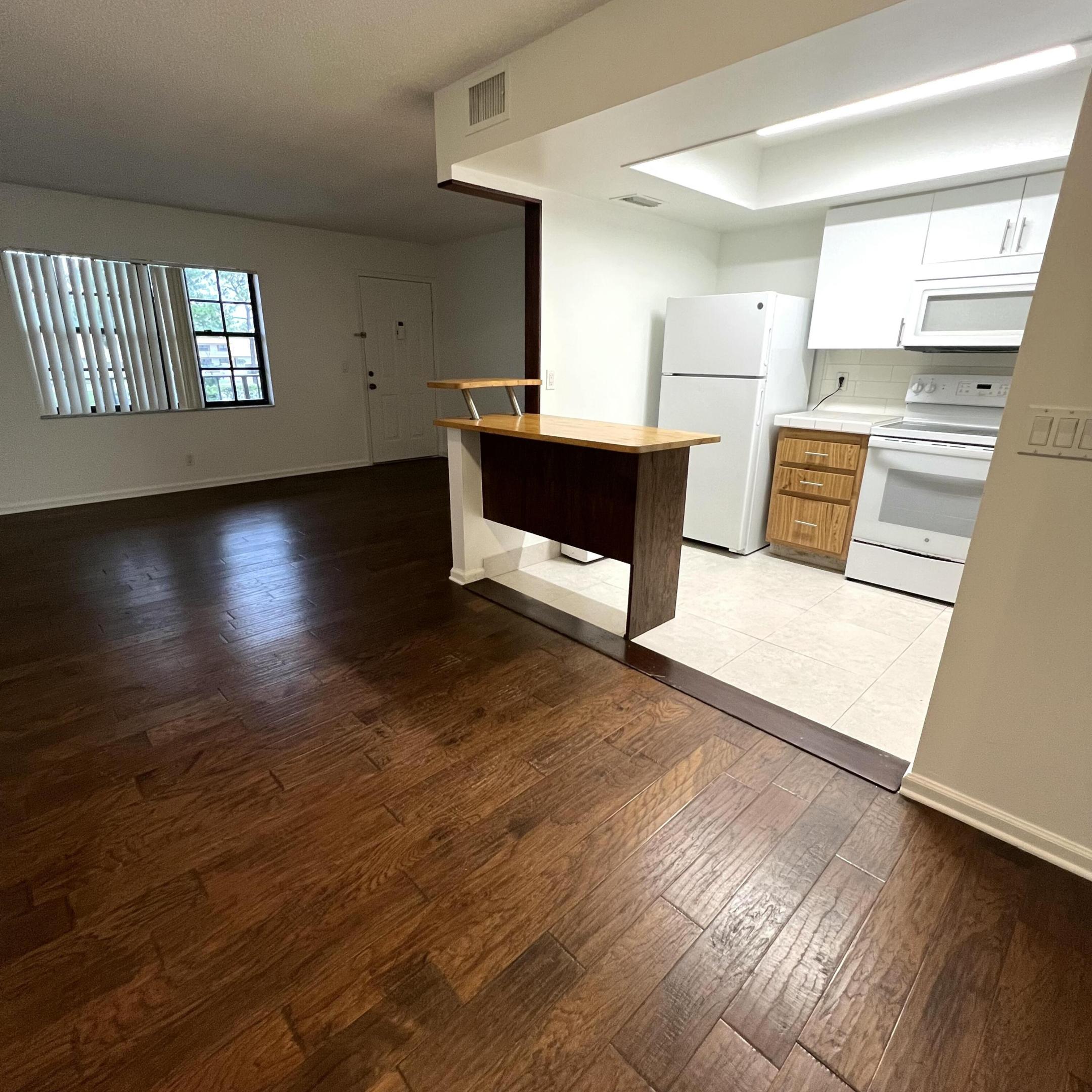 4205 Oak Terrace Drive Property Photo 3