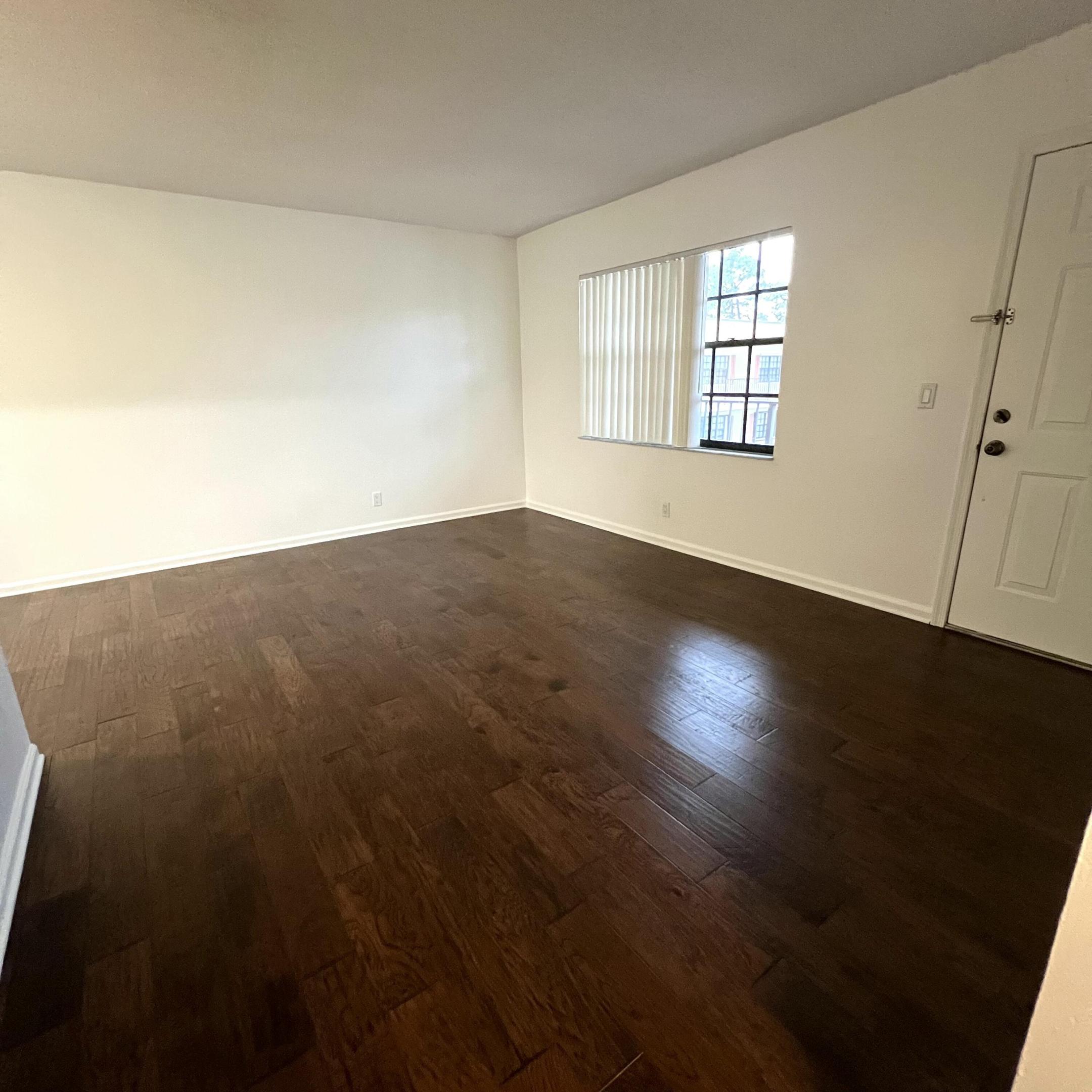 4205 Oak Terrace Drive Property Photo 6