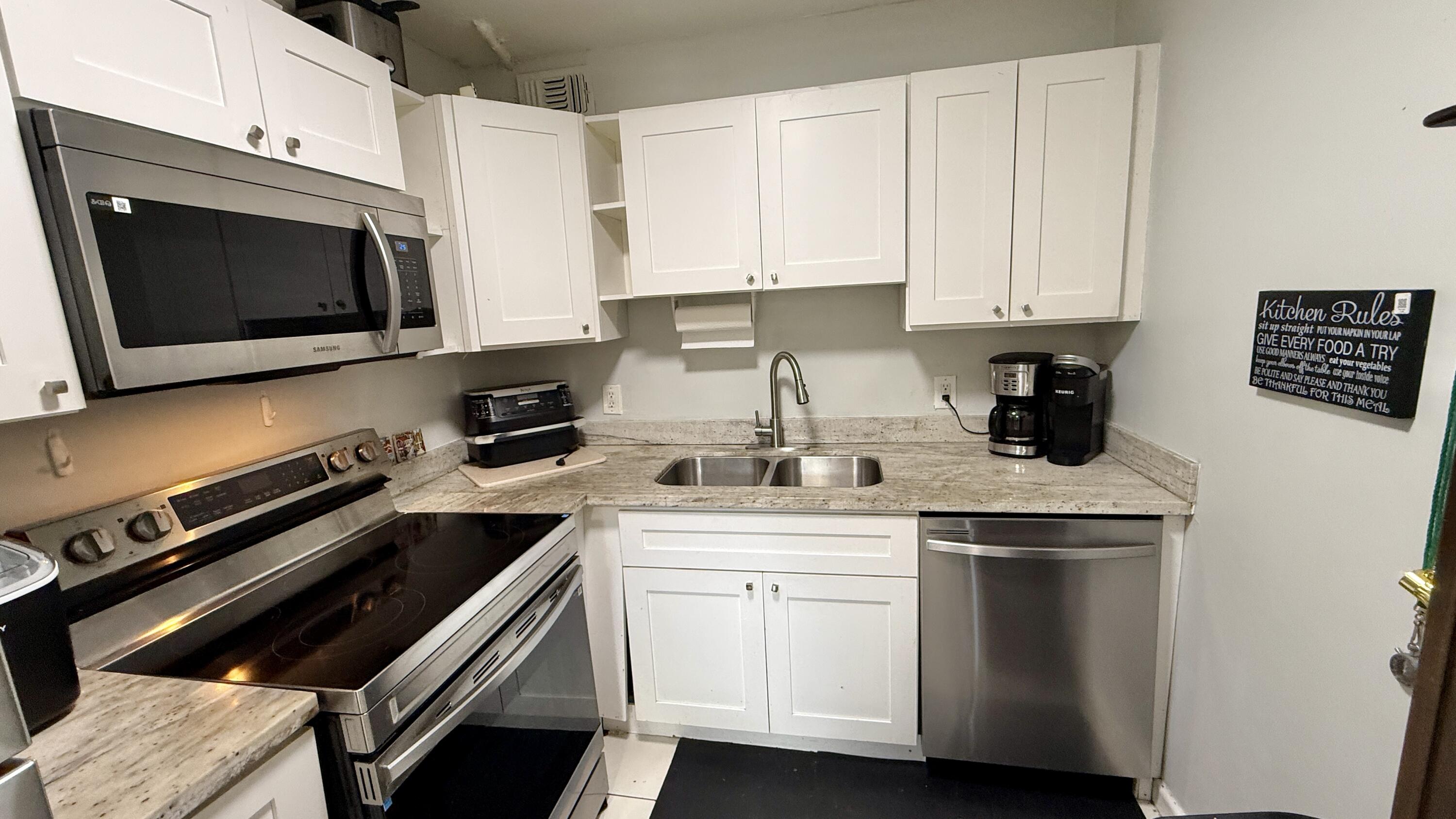 1037 Ashby D Property Photo 2