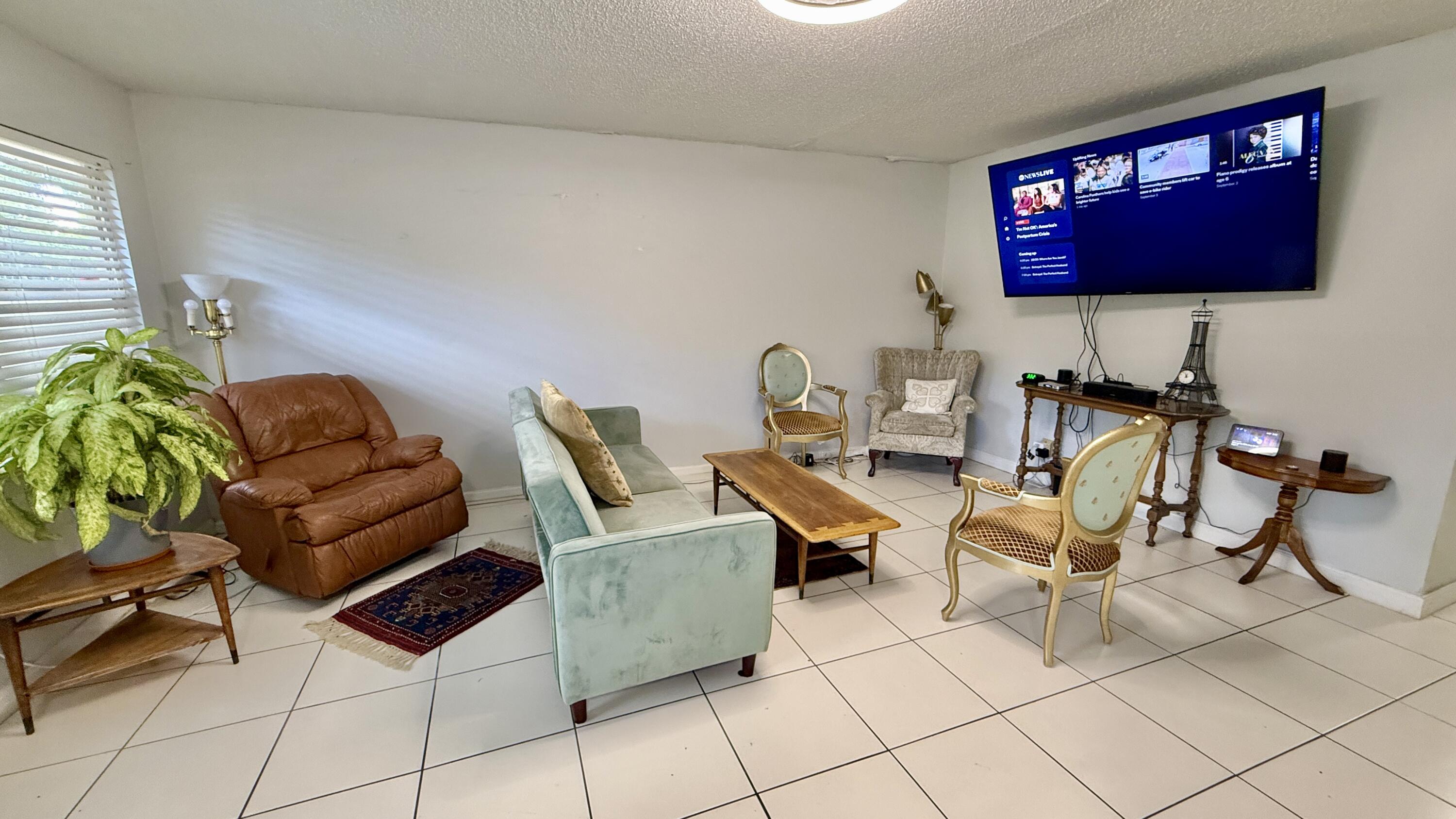 1037 Ashby D Property Photo 7