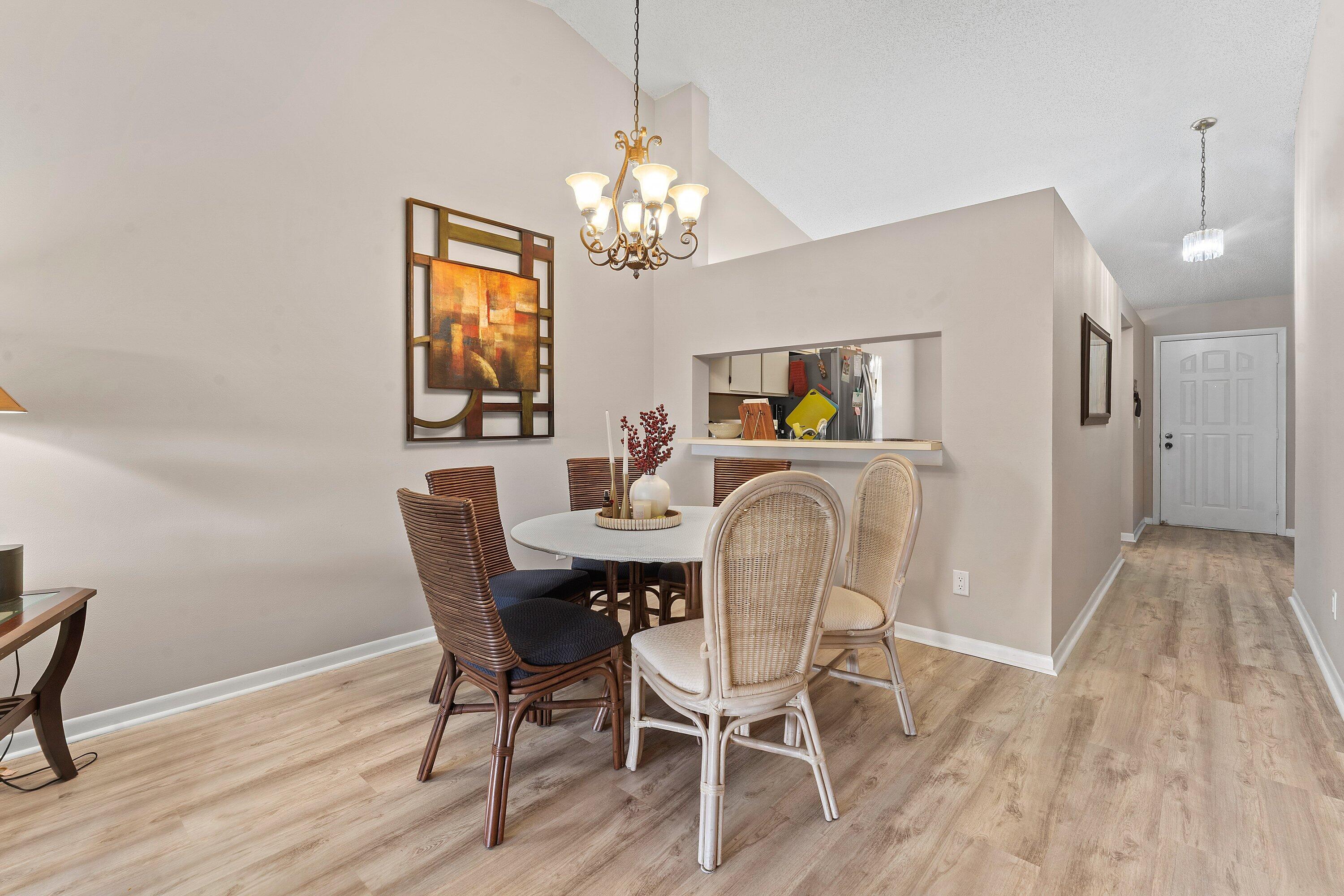 1502 Pinecrest Circle C Property Photo 9