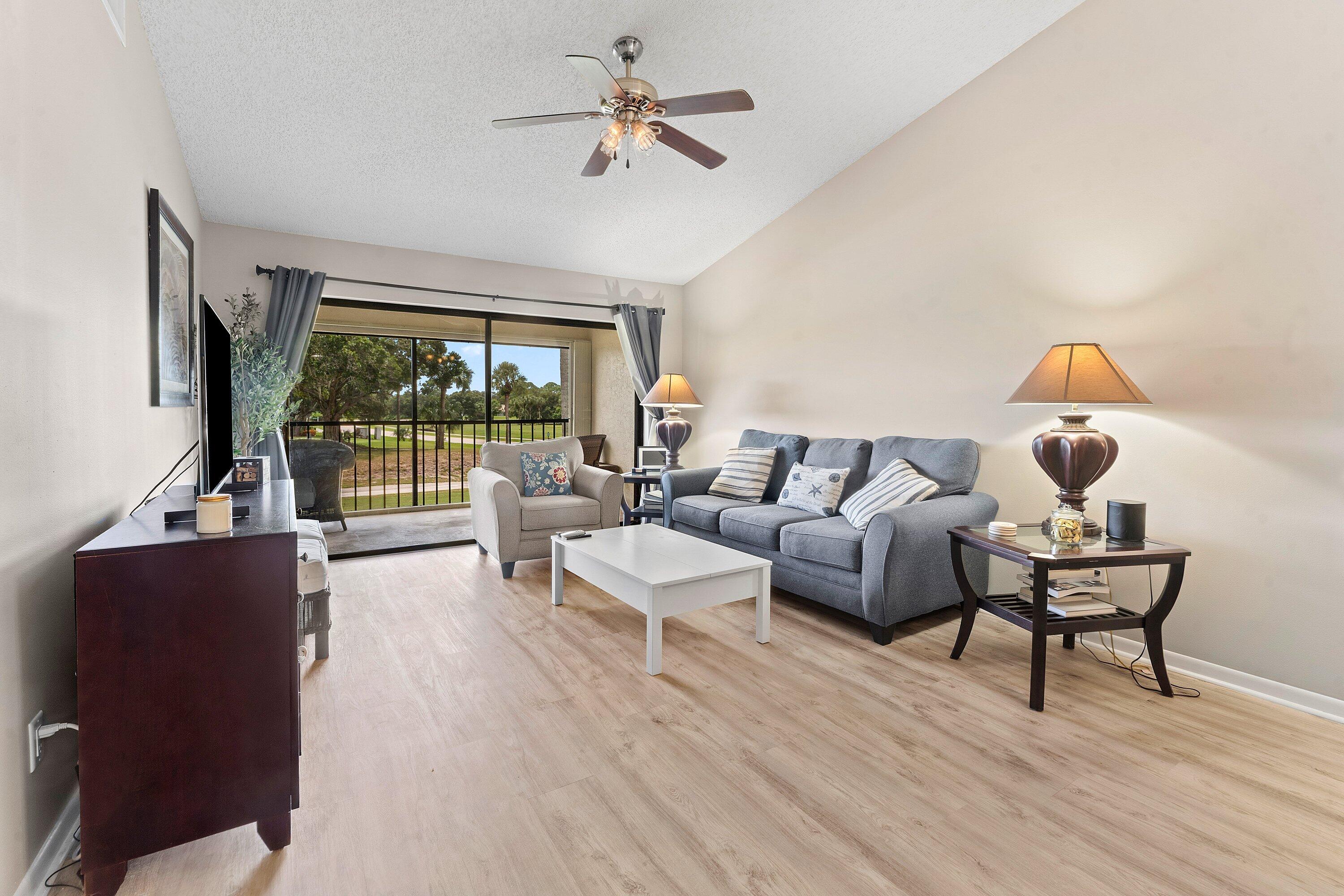 1502 Pinecrest Circle C Property Photo 13