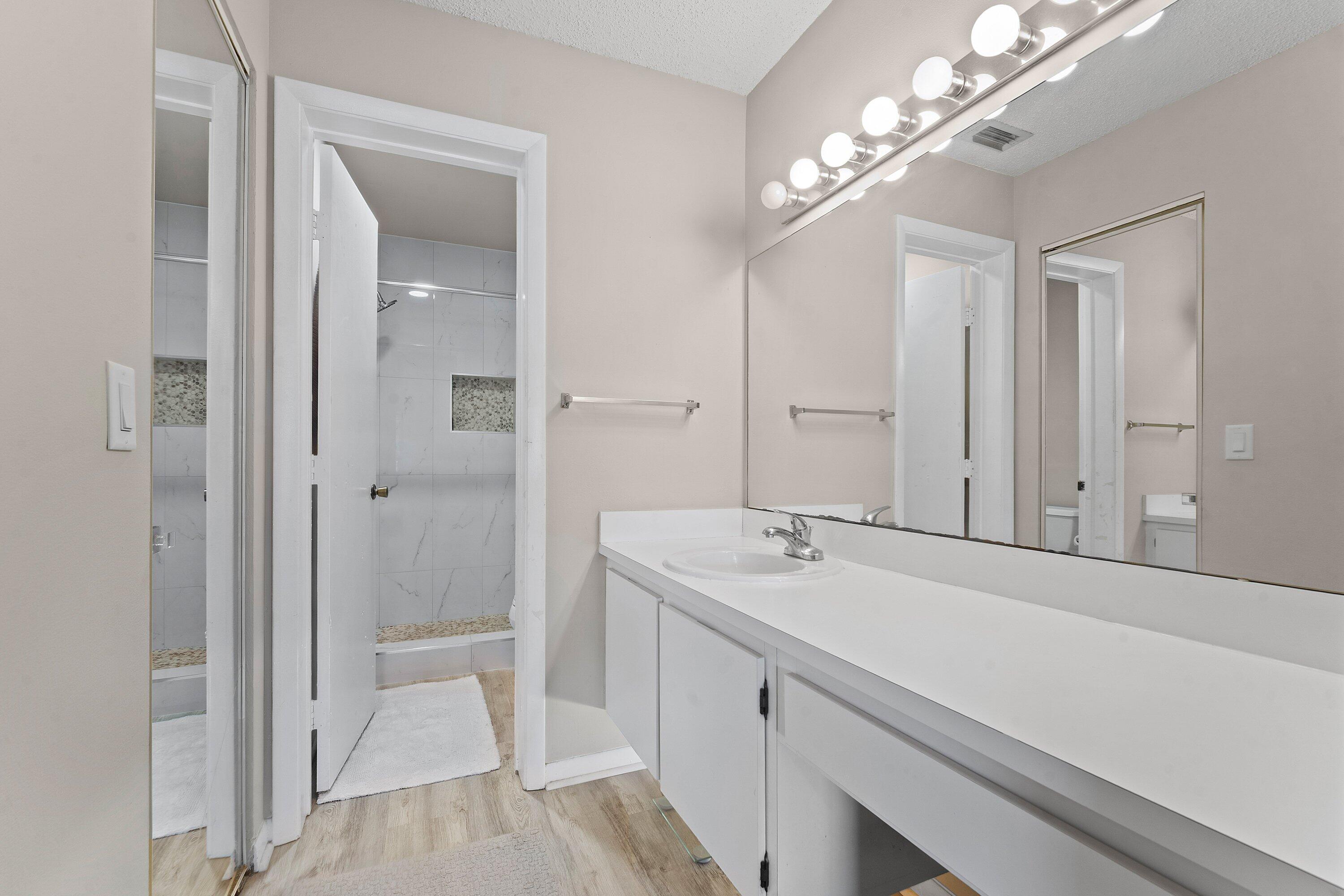 1502 Pinecrest Circle C Property Photo 20