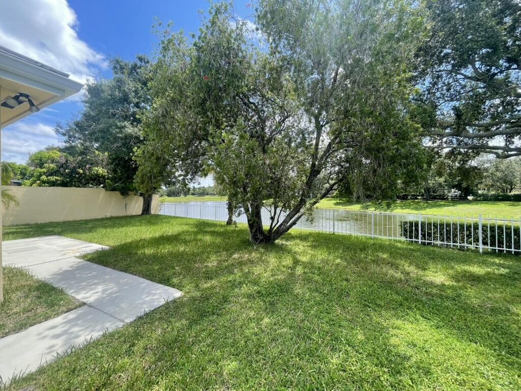2571 Sw Greenwich Way Property Photo 4