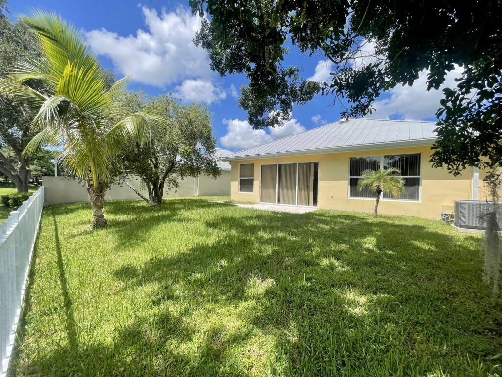 2571 Sw Greenwich Way Property Photo 33