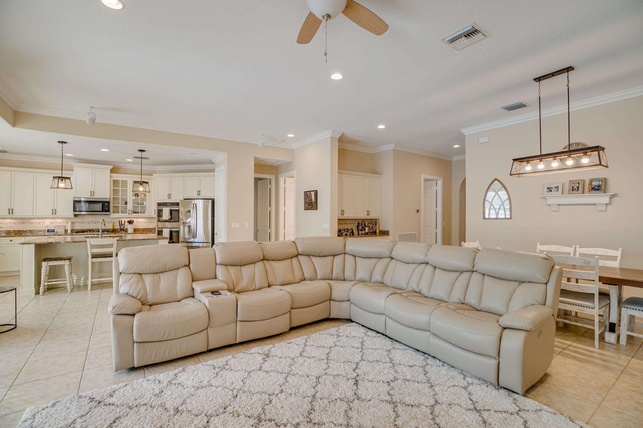 4247 Diamond Square Property Photo 2