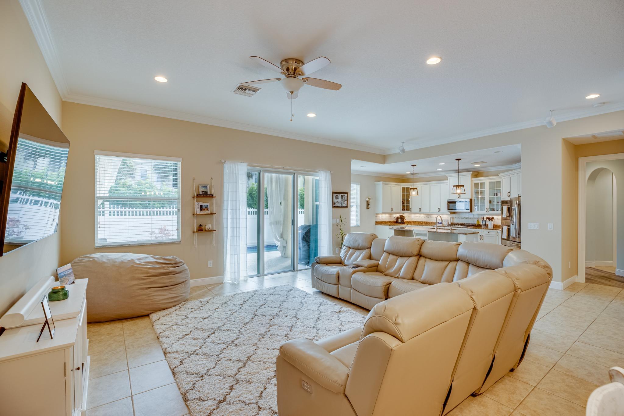 4247 Diamond Square Property Photo 3
