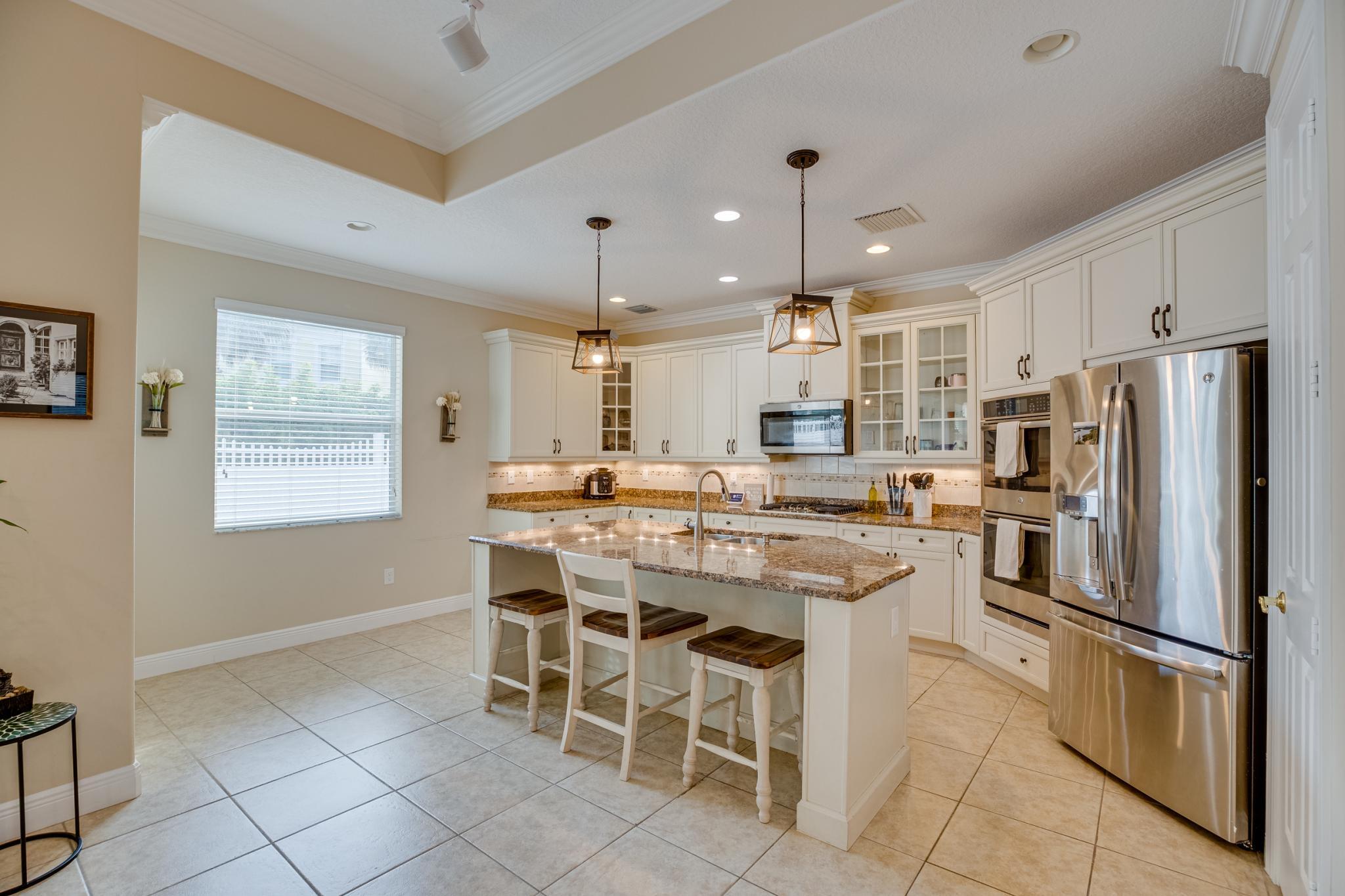 4247 Diamond Square Property Photo 4