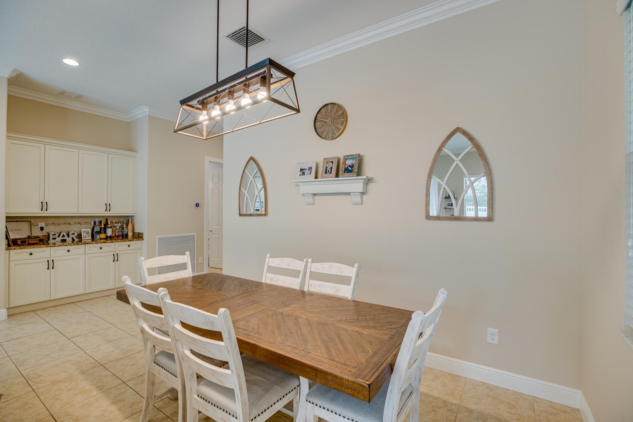 4247 Diamond Square Property Photo 6