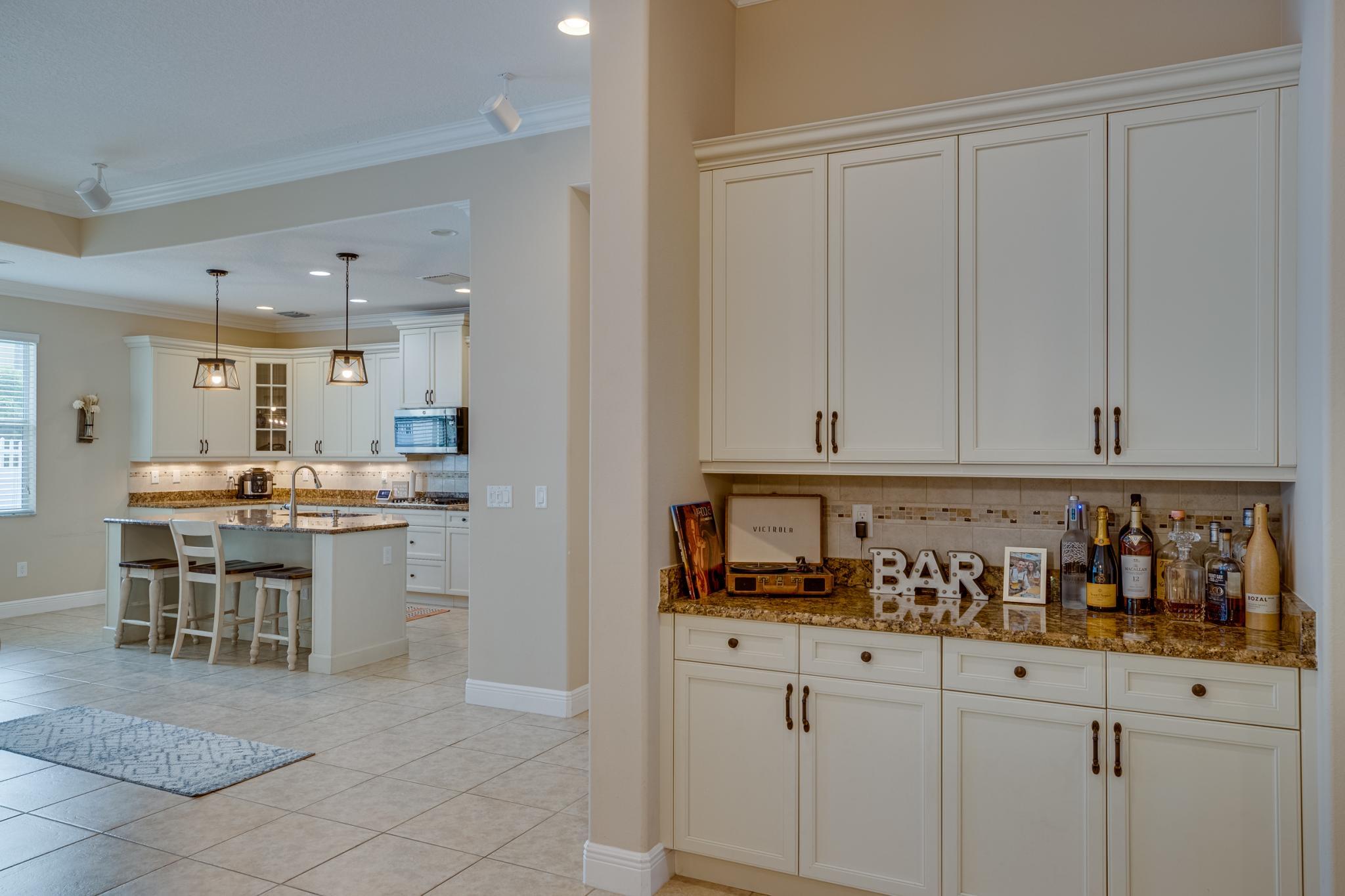 4247 Diamond Square Property Photo 8