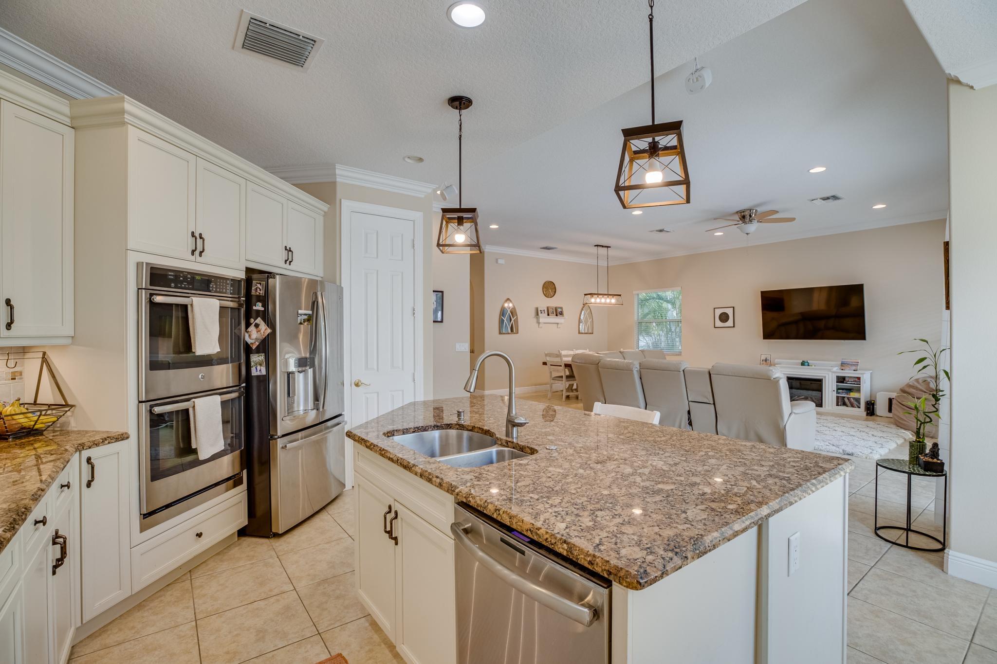 4247 Diamond Square Property Photo 12