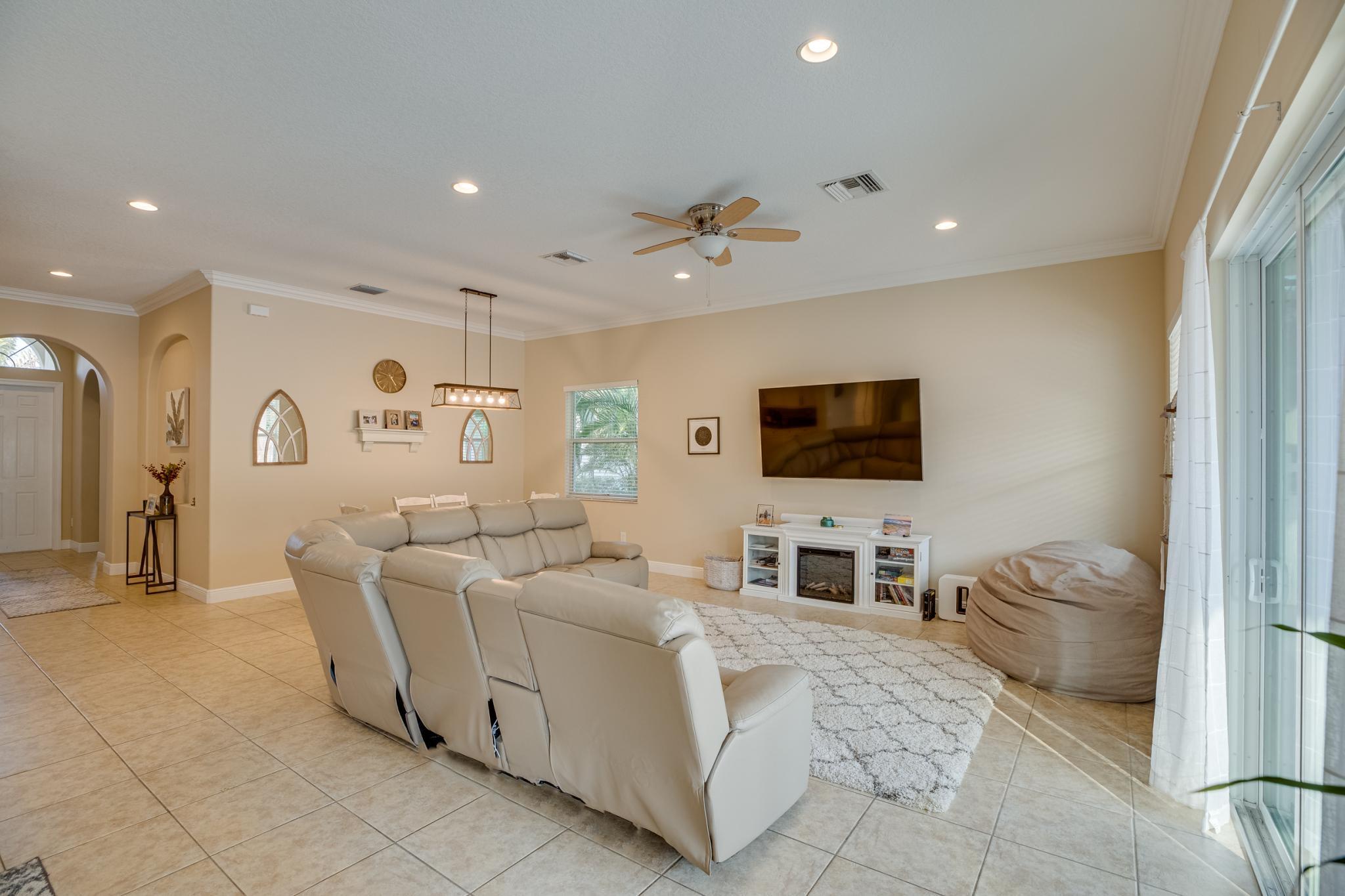4247 Diamond Square Property Photo 13