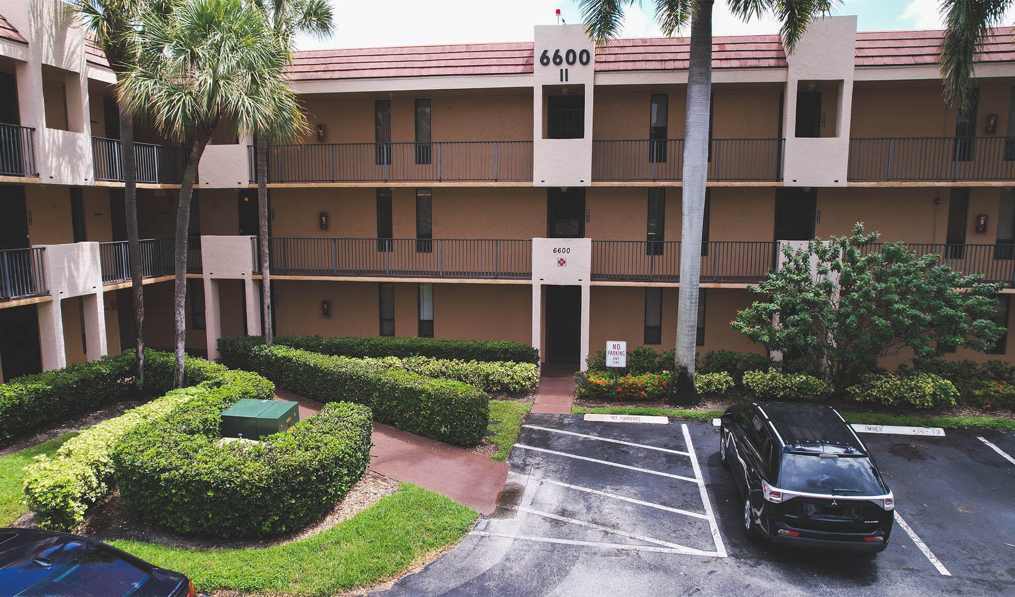 6618 CORAL LAKE Drive 206 Property Photo 1