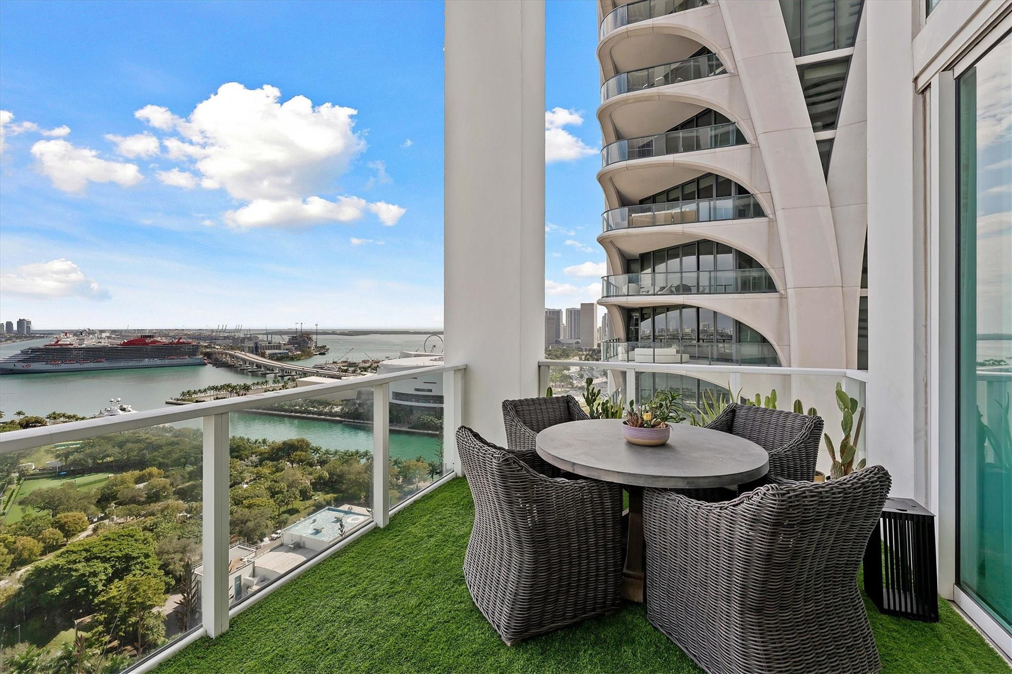 1040 Biscayne Boulevard 2101 Property Photo 14