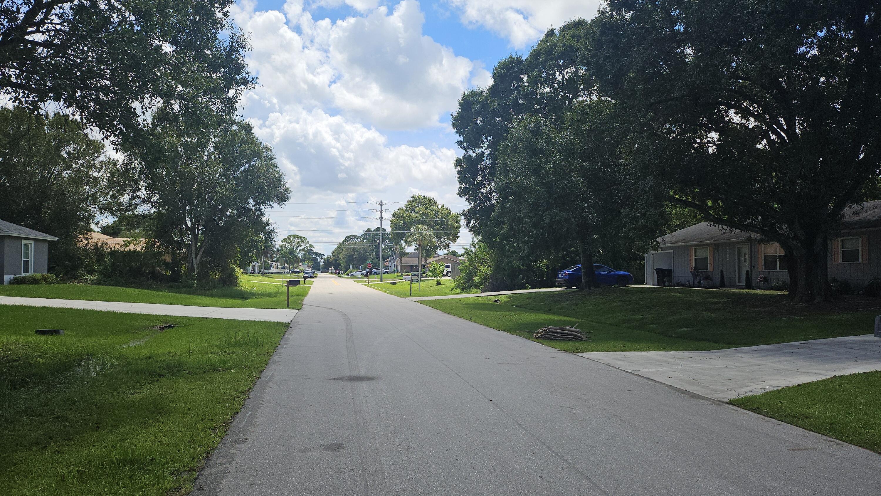 1757 Sw Day Street Property Photo 3