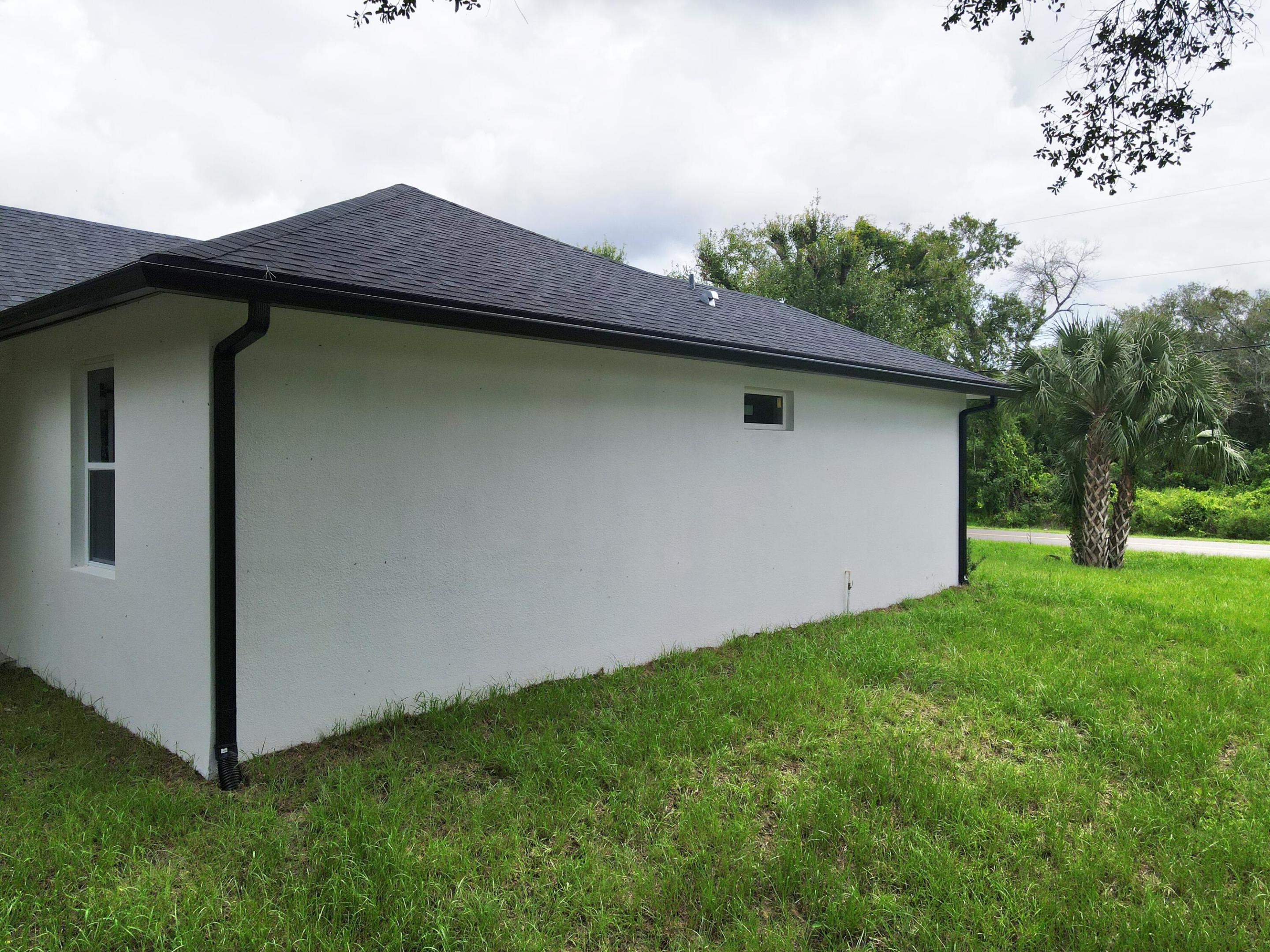 702 Nw 39th Circle Property Photo 8