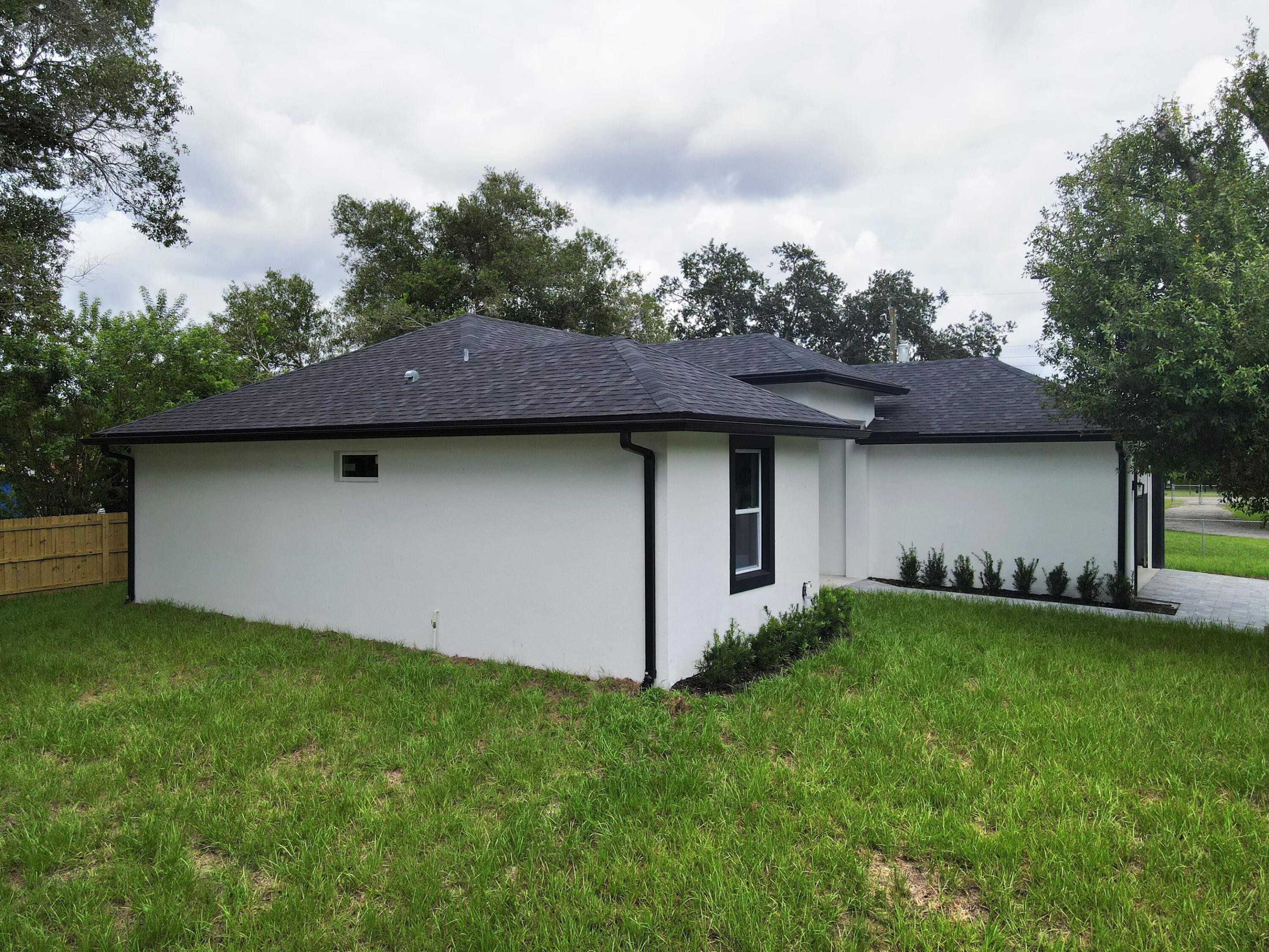 702 Nw 39th Circle Property Photo 9