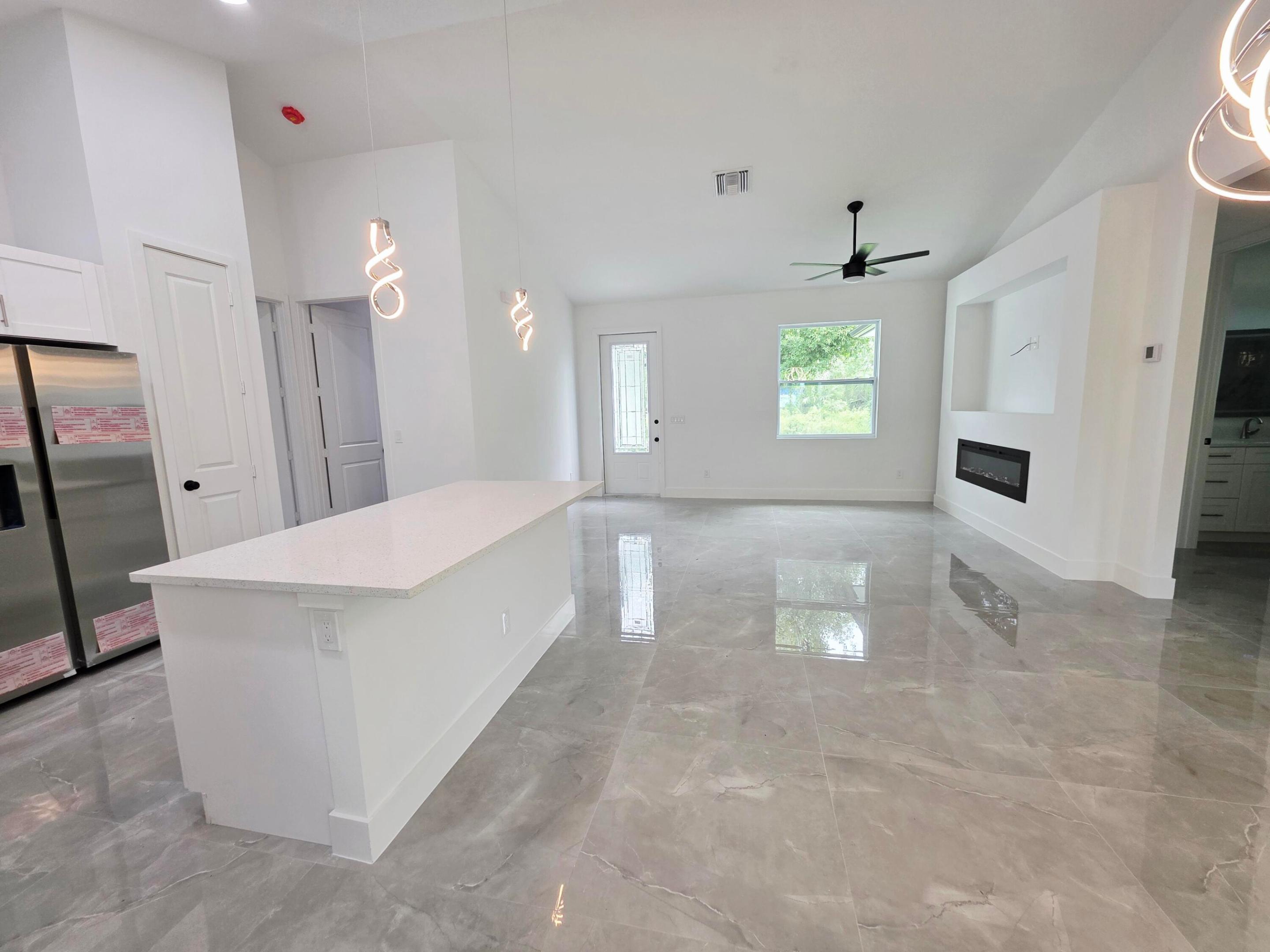 702 Nw 39th Circle Property Photo 14