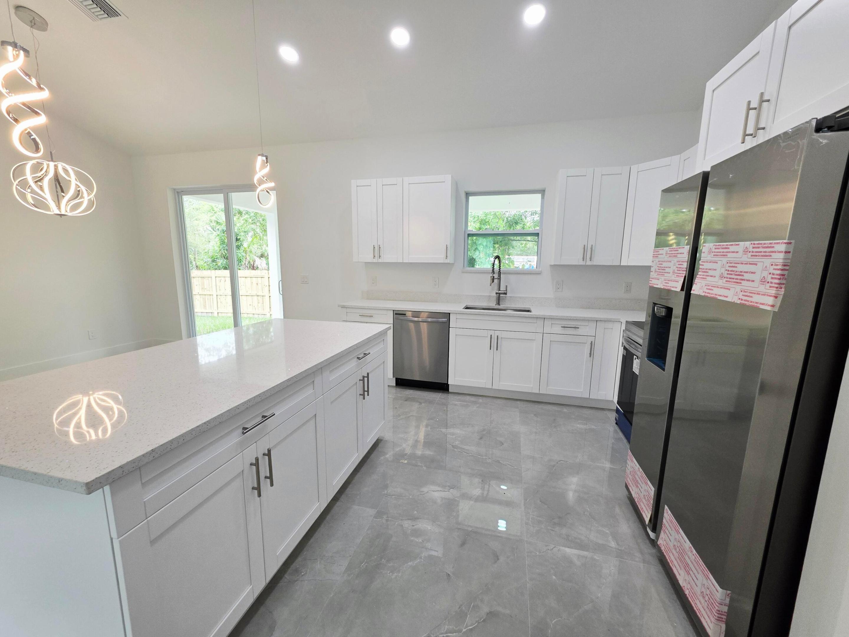 702 Nw 39th Circle Property Photo 16