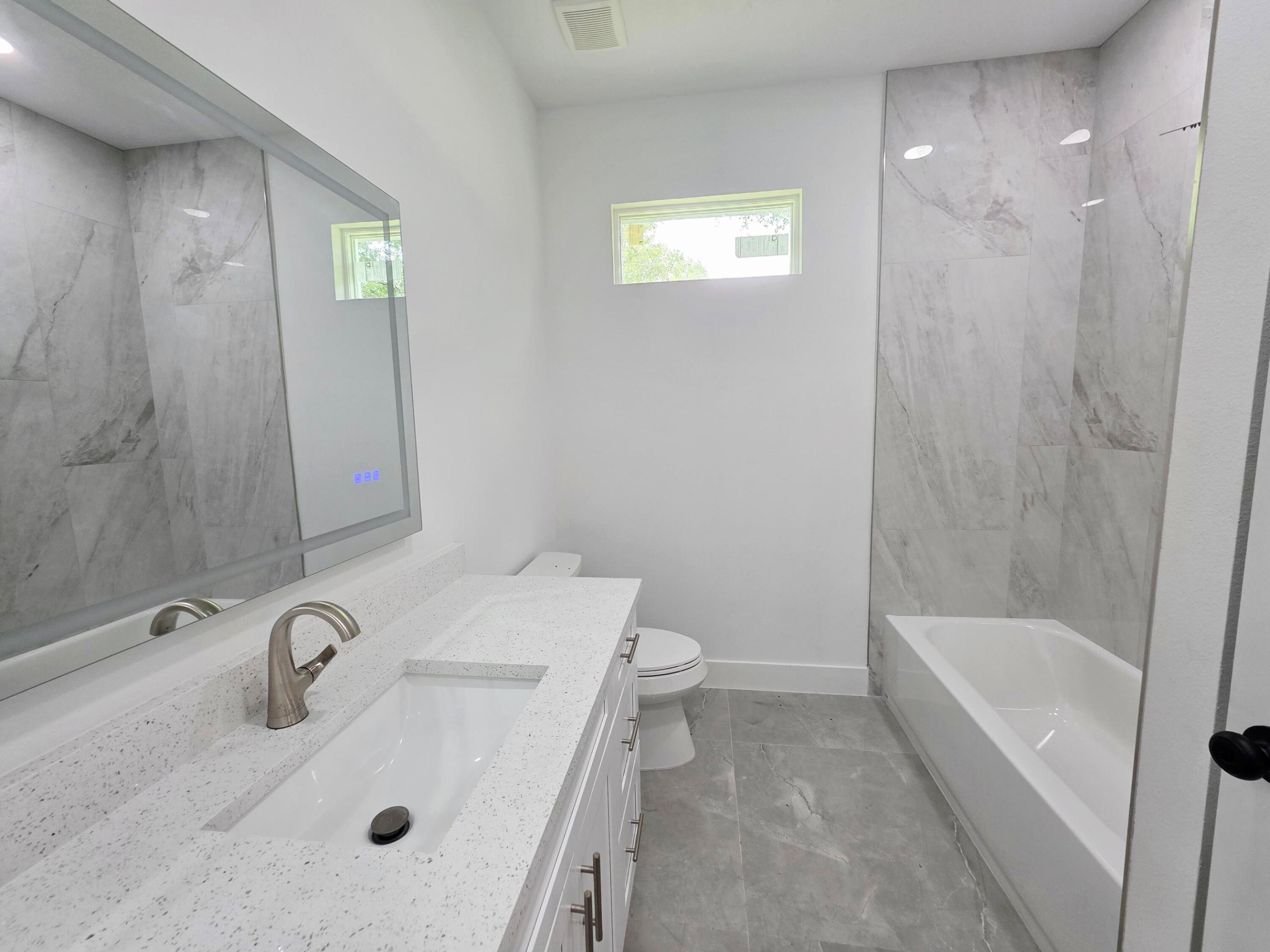 702 Nw 39th Circle Property Photo 29