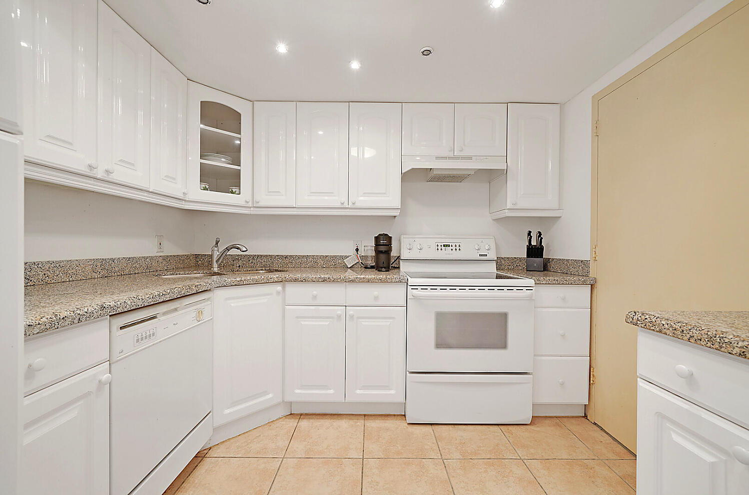 2000 S Ocean Boulevard 14l Property Photo 14