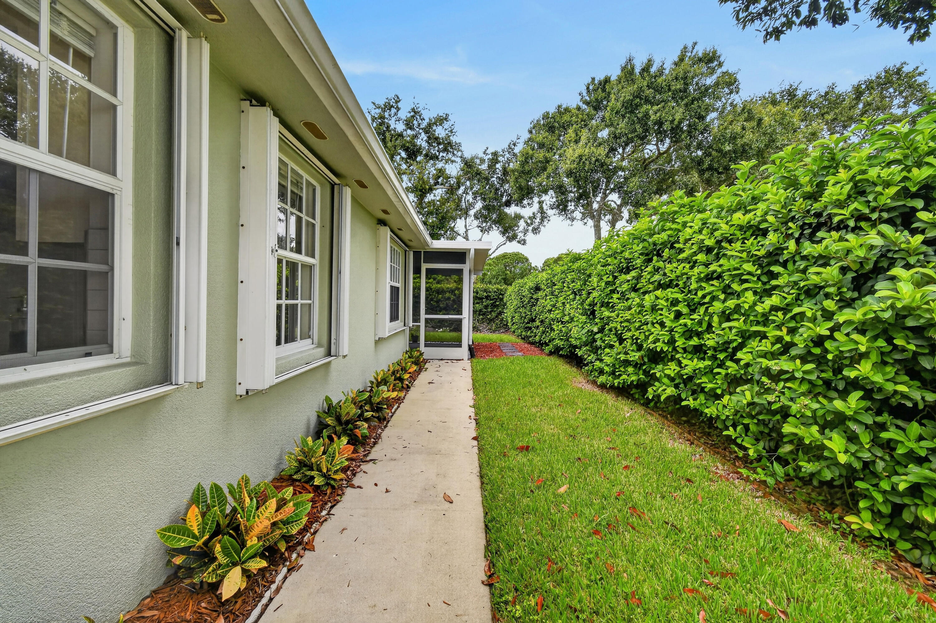 1671 Sw Waterfall Boulevard Property Photo 3