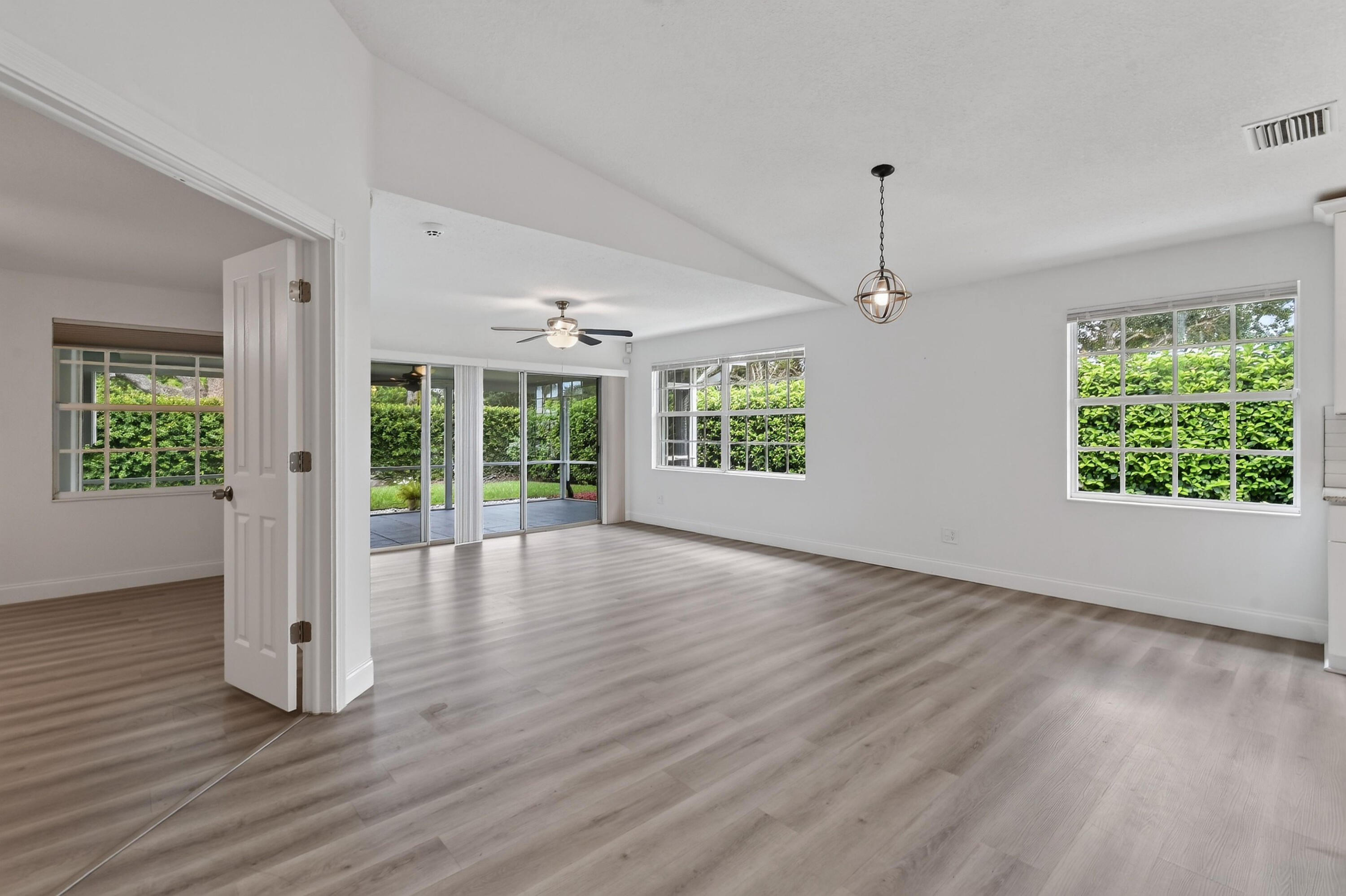 1671 Sw Waterfall Boulevard Property Photo 8